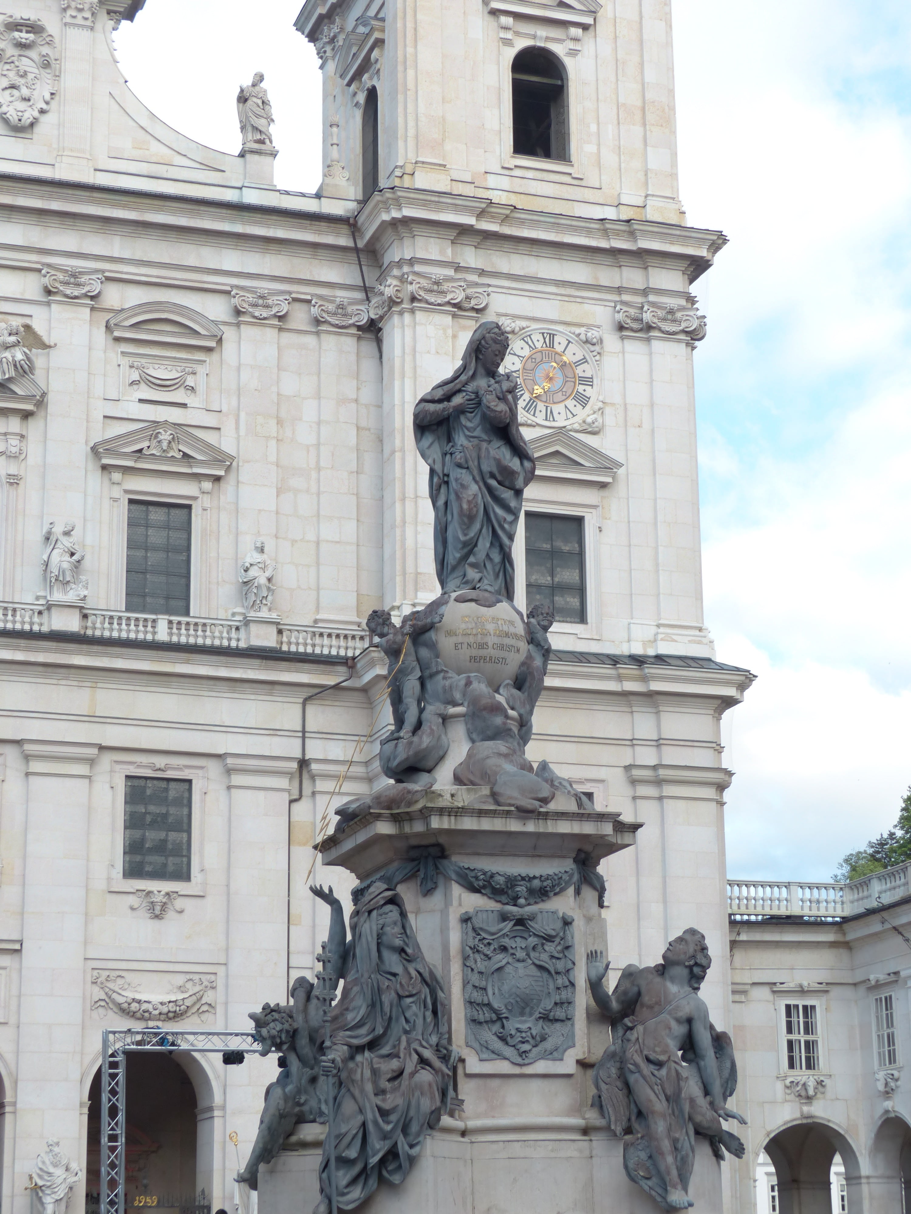 human representation, day, towers, sculpture, gorgeous, barockklassizirend, allegorical representations, globe, tower, world heritage site, limestone, salzburg, Phone HD Wallpaper