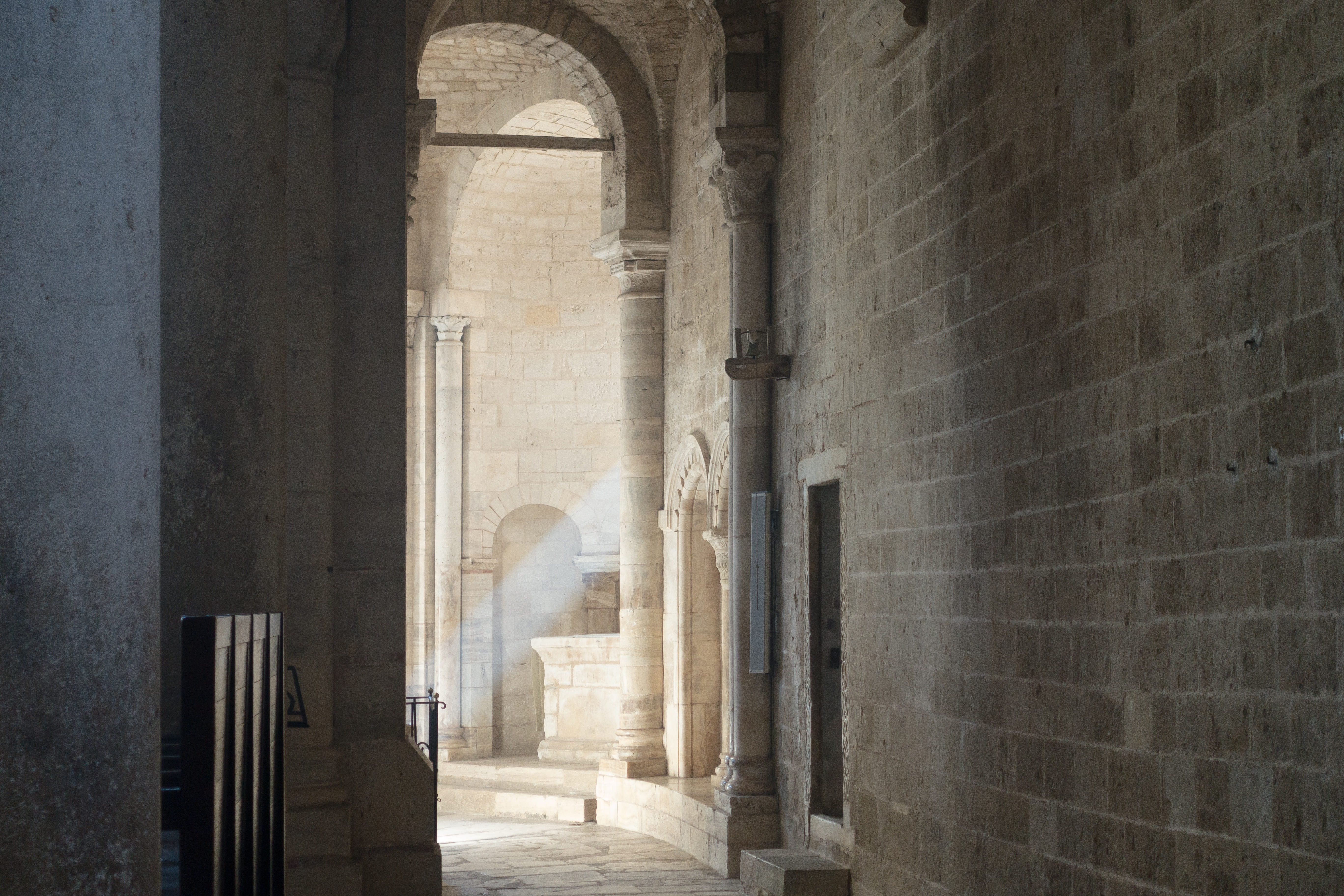 no people, pillar, religion, spirituality, corridor, montalcino, colonnade, monastery, the way forward, sunlight, ancient civilization, italy, architecture, HD Wallpaper