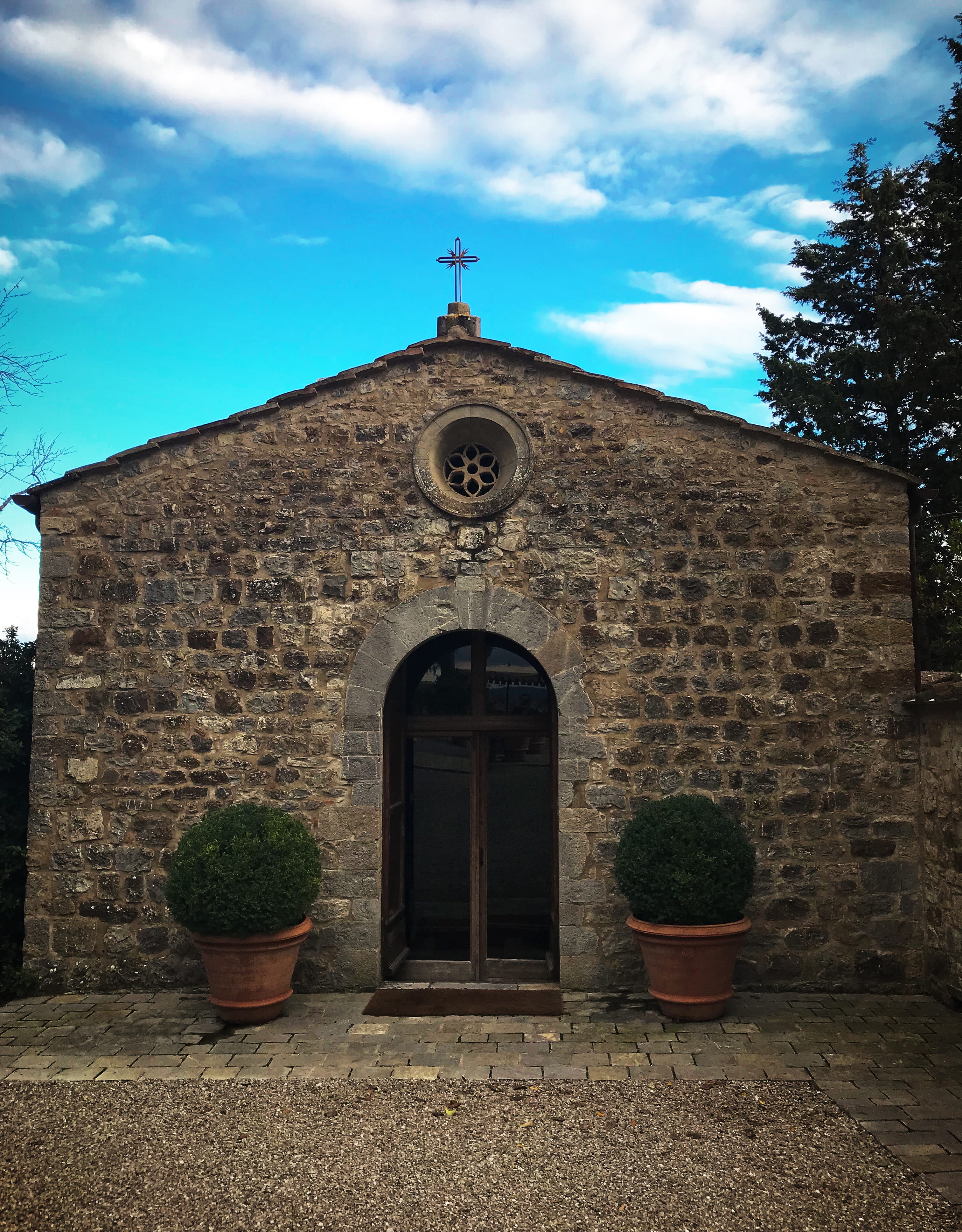built structure, italy, place of worship, building, toscana, sp103, spirituality, chapel, religion, wall, plant, motalcino, cross, belief, catolic, day, Phone HD Wallpaper