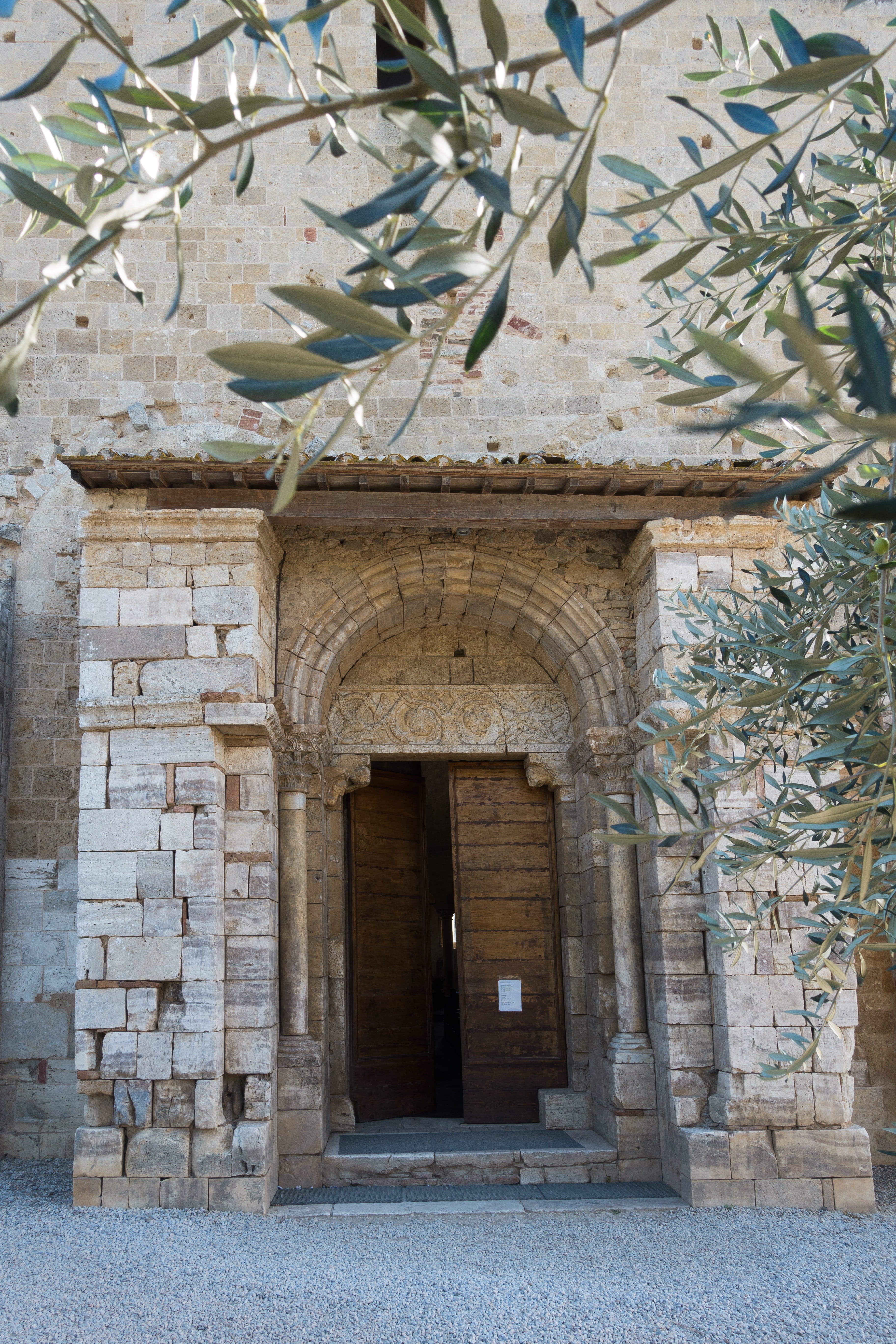built structure, italy, entrance, outdoors, nature, benedictine monastery, gate entrance, romanesque, building, monastery, church, door, ornate, arch, no people, Phone HD Wallpaper