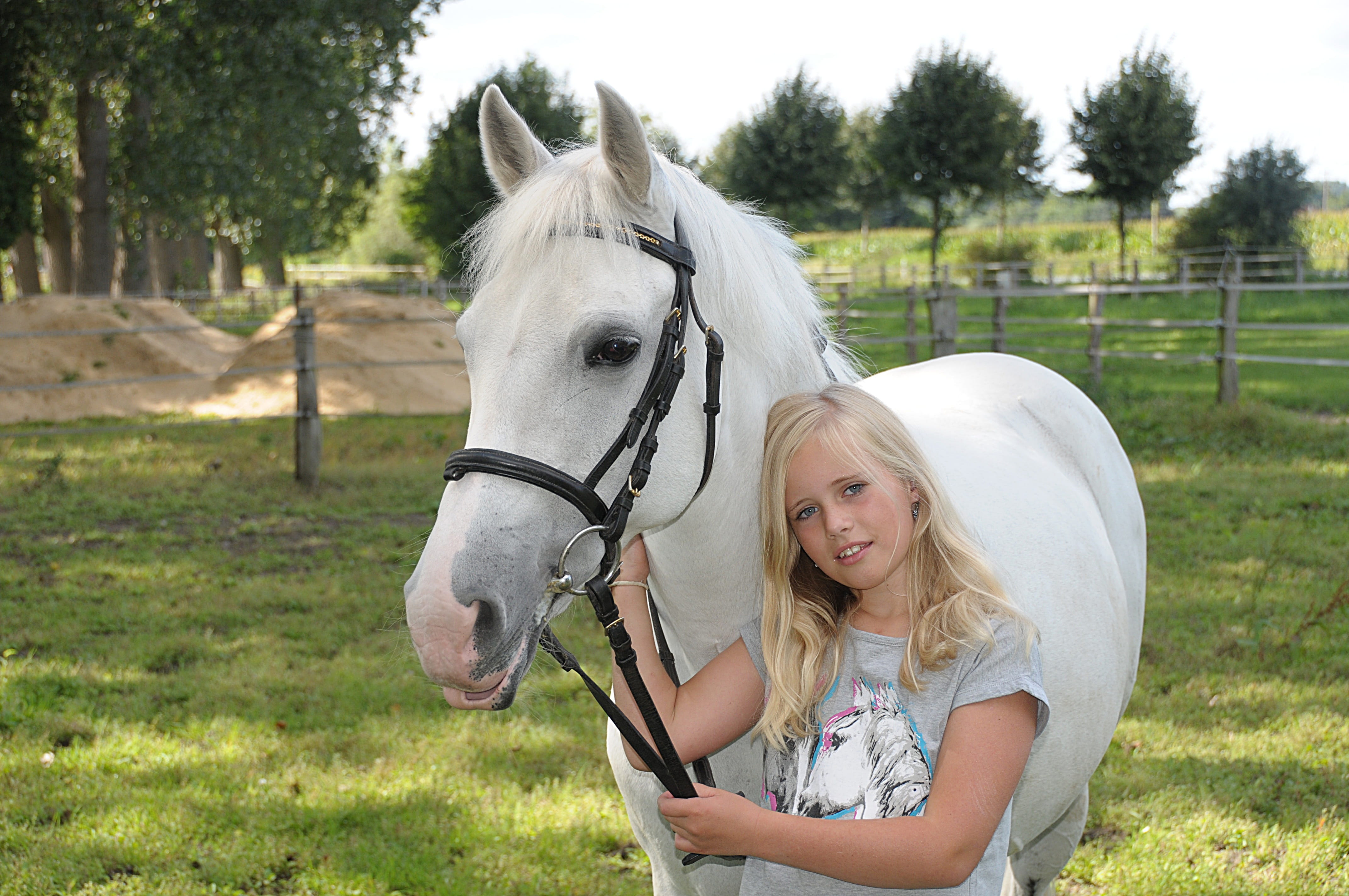 horse head, ranch, leisure activity, child, crew, beside, crew-neck, grass, hair, outdoors, children only, portrait, innocence, coupling, daytime, girls, HD Wallpaper