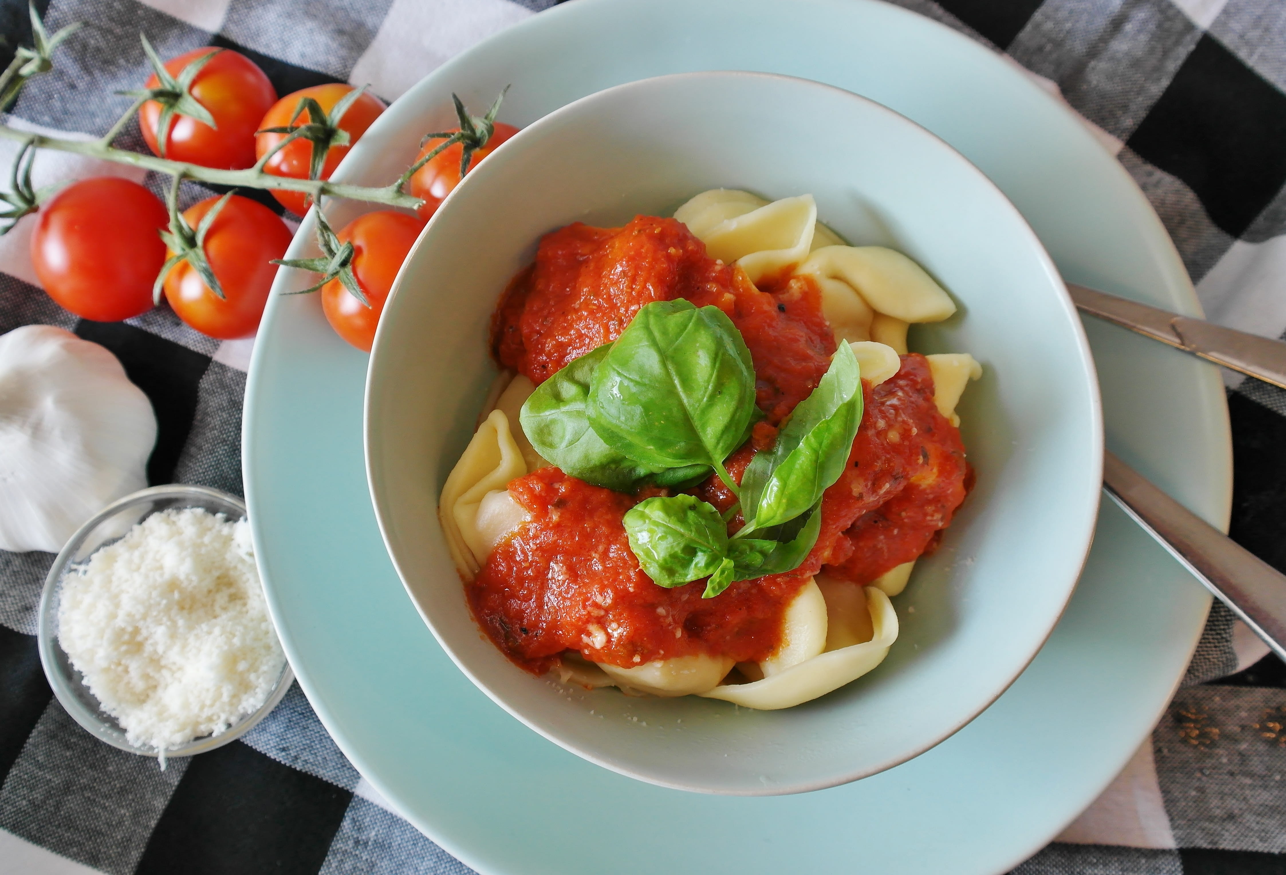 serving size, mediterranean, wellbeing, eat, food and drink, carbohydrates, italian, indoors, high angle view, cheese, temptation, plate, dinner, vegetable, HD Wallpaper