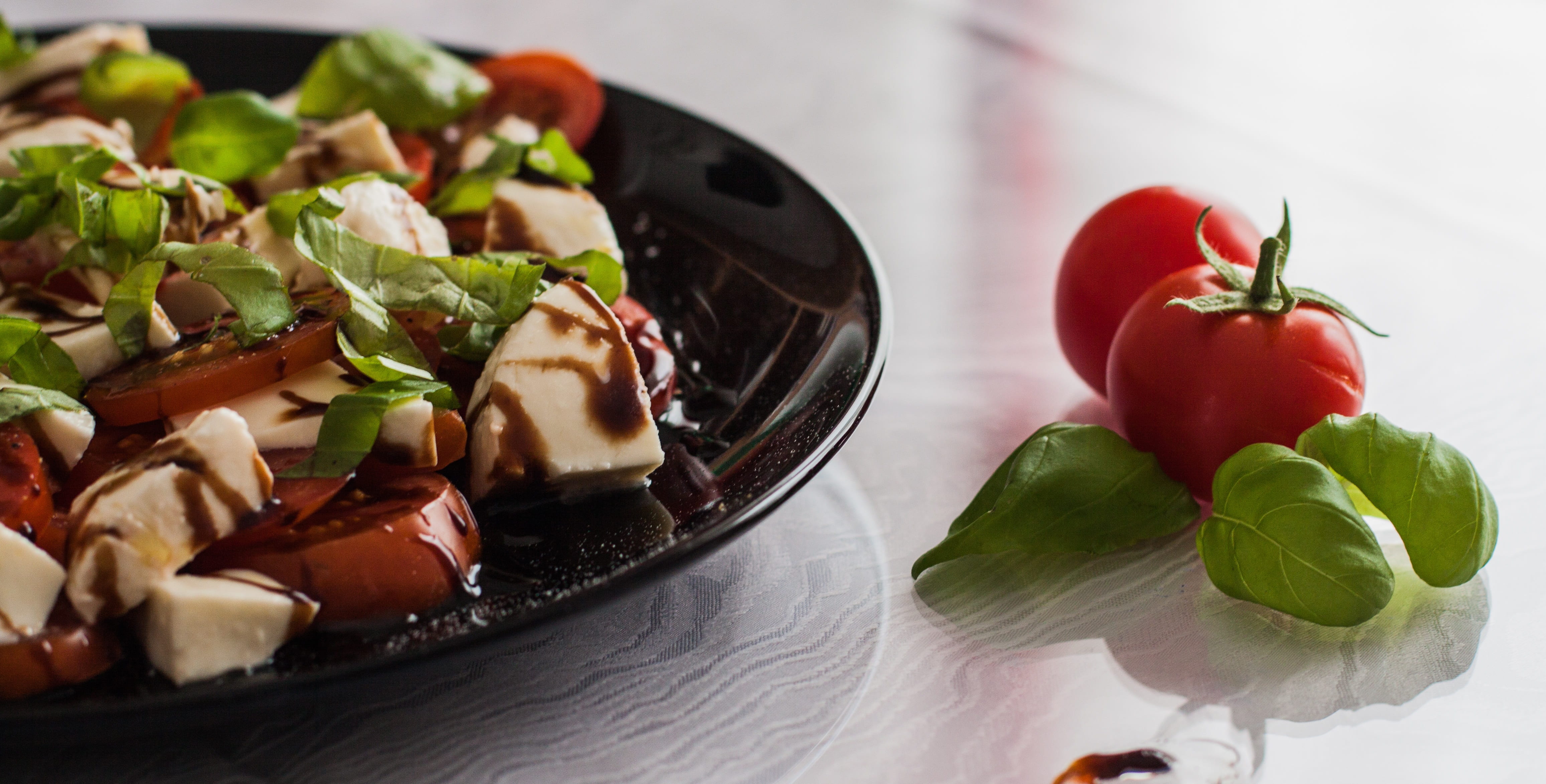 indoors, food and drink, vegetable, tomato and mozzarella salad, crockery, studio shot, garnish, vinegar, gourmet, italian, healthy eating, prepared, starter, HD Wallpaper