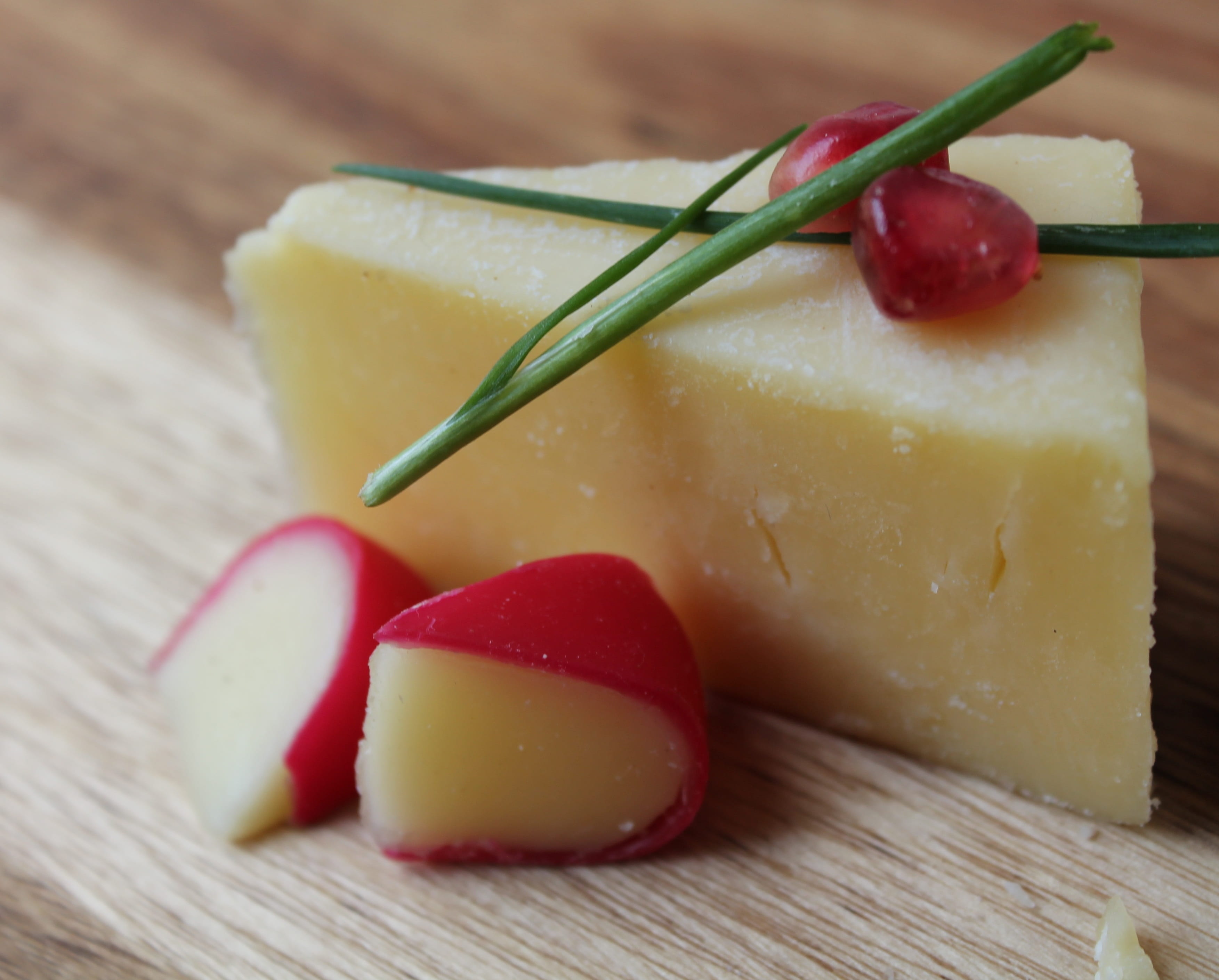 nutrition, cutting board, ripe, focus on foreground, cheese, wood - material, no people, garnish, wellbeing, table, still life, gouda slice, healthy eating, HD Wallpaper