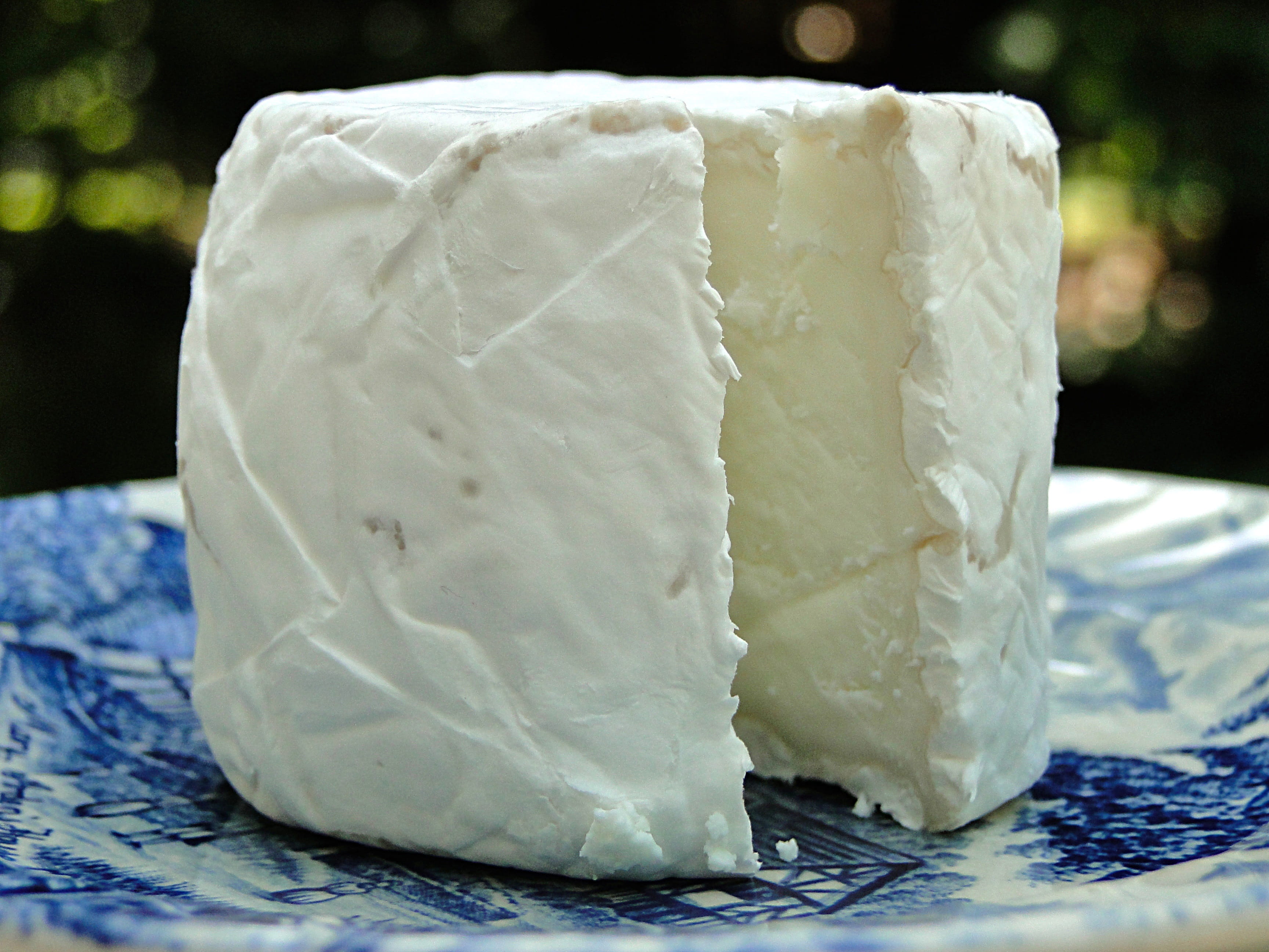 dessert, Goat Cheese, ready-to-eat, 2K, thick, textile, close-up, indulgence, indoors, cheese, food and drink, Rind, sweet, selective focus, blue, freshness, HD Wallpaper