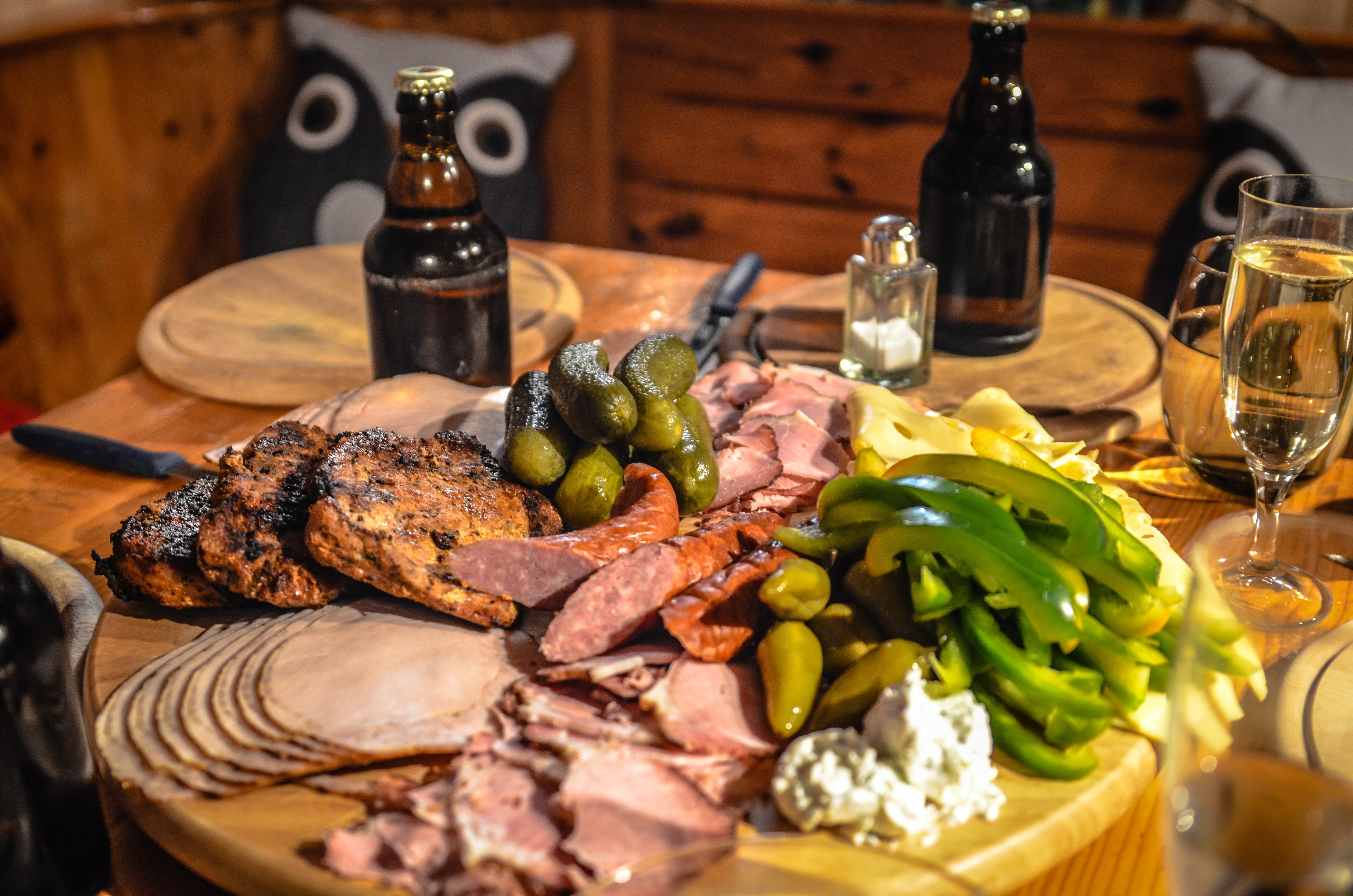 wooden, cheese, ham, glass, meat, table, lunch, indoors, pork, vesperbrett, jause, drink, drinking glass, delicious, beer, no people, pepper, cut, food, HD Wallpaper