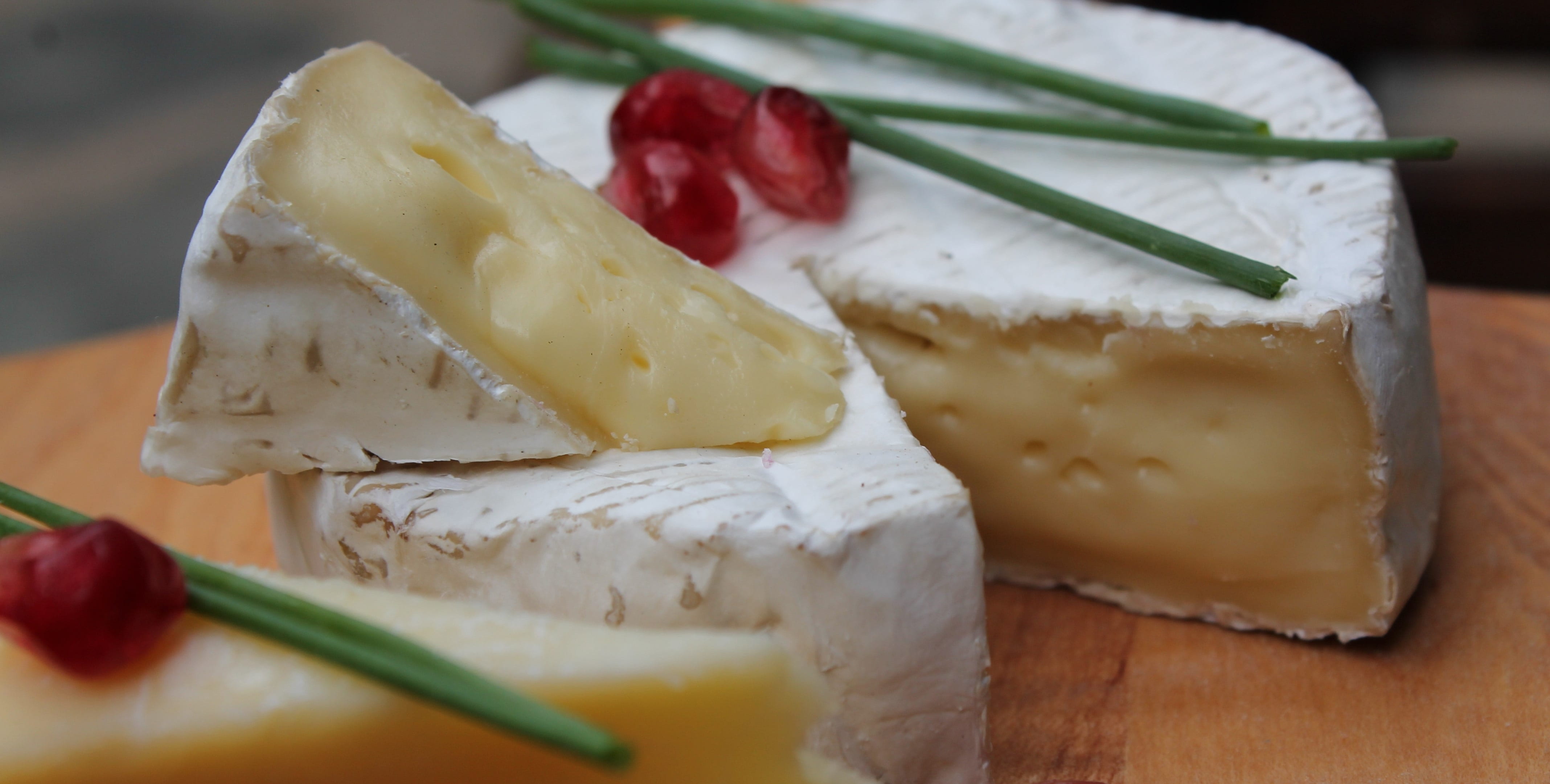 cheese, snack, 4K, no people, dairy product, dairy, close-up, indoors, food, ready-to-eat, appetizer, camembert, fruit, selective focus, group of objects, HD Wallpaper