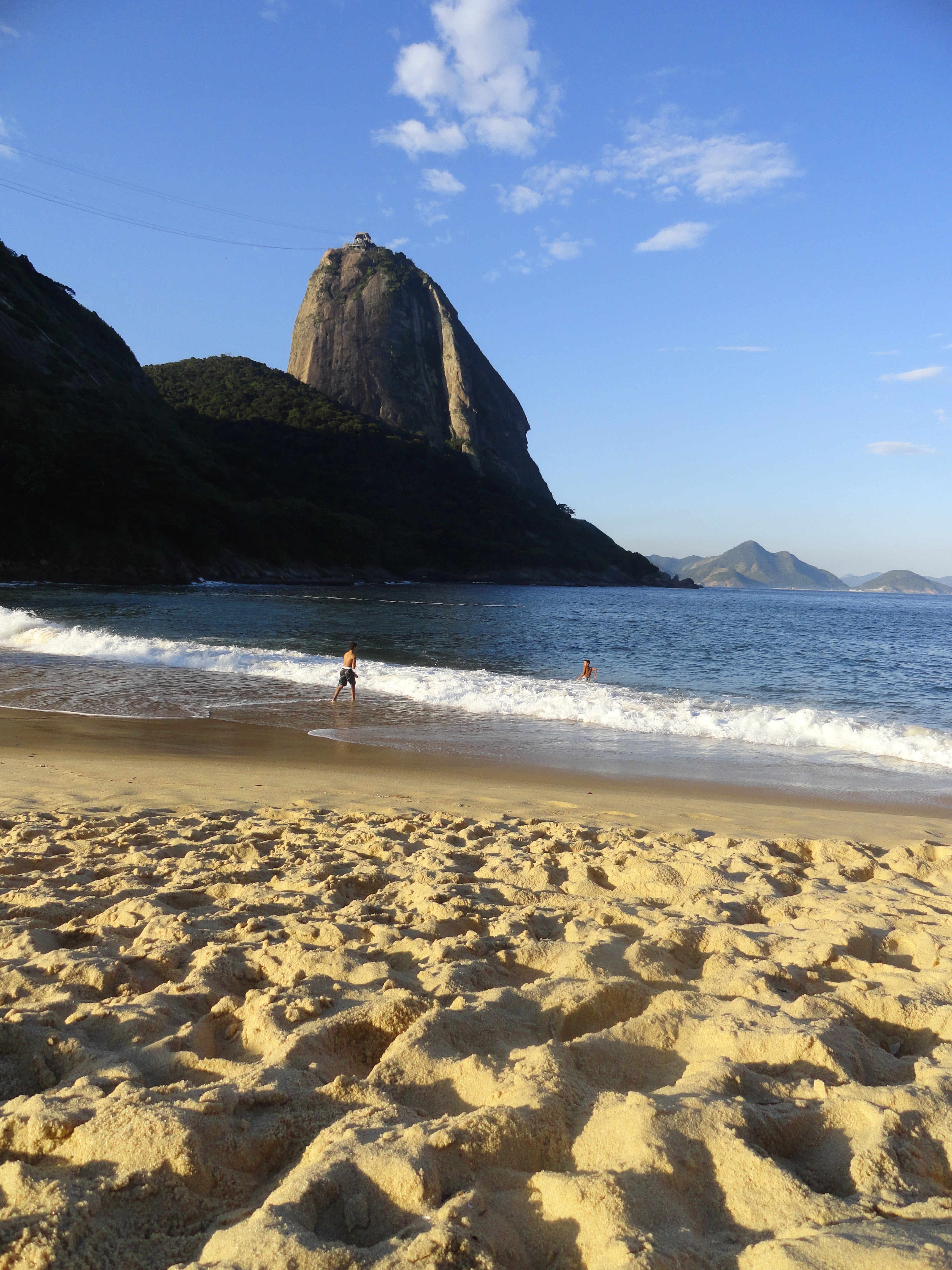 sunlight, outdoors, urca, land, mountain, solid, motion, idyllic, 4K, red beach, rio de janeiro, beauty in nature, scenics - nature, rock - object, rock, Phone HD Wallpaper