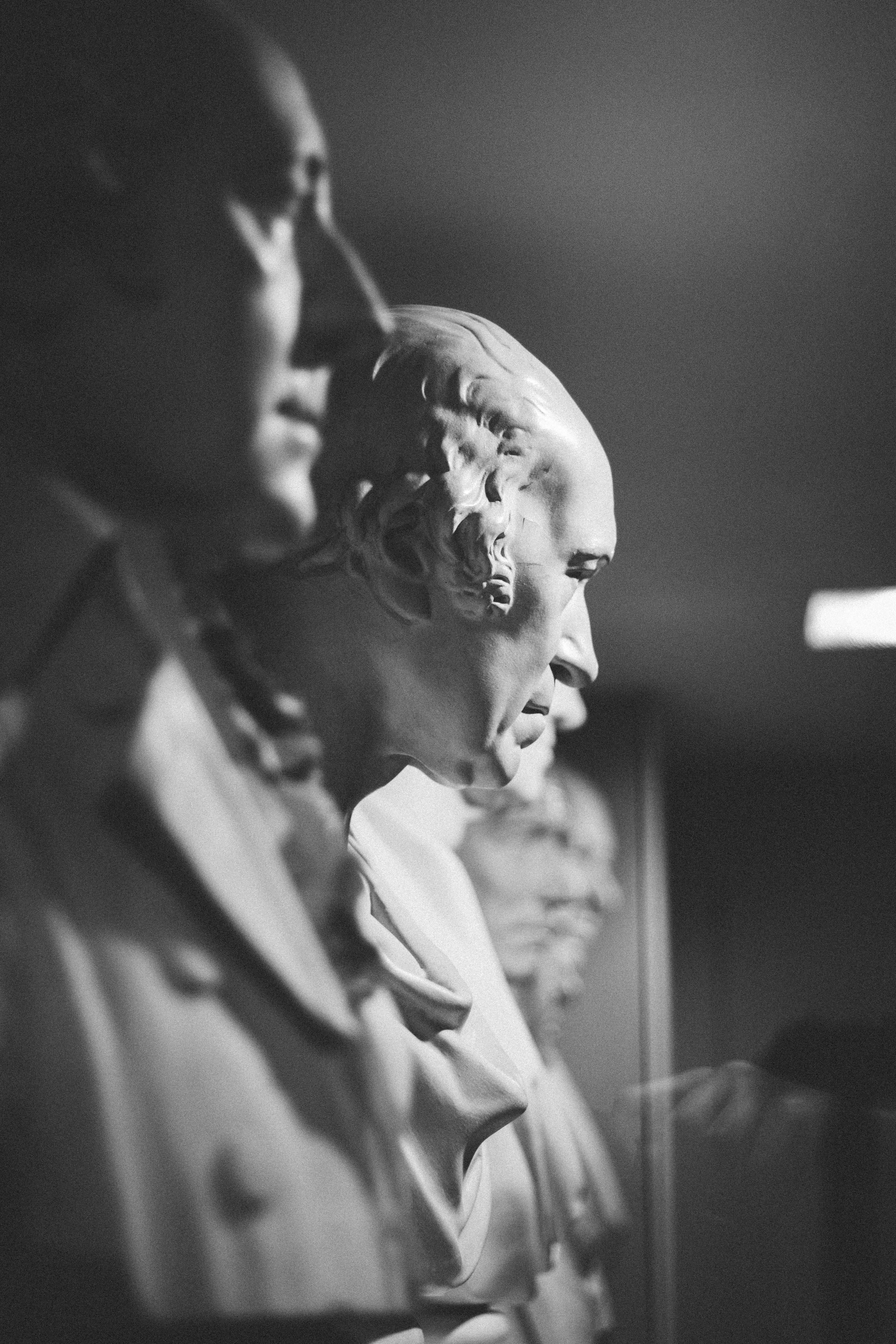 lifestyles, leisure activity, heads, young men, serious, mid adult, white, side view, holding, profile view, 5K, statue, reflection, statues, real people, Phone HD Wallpaper