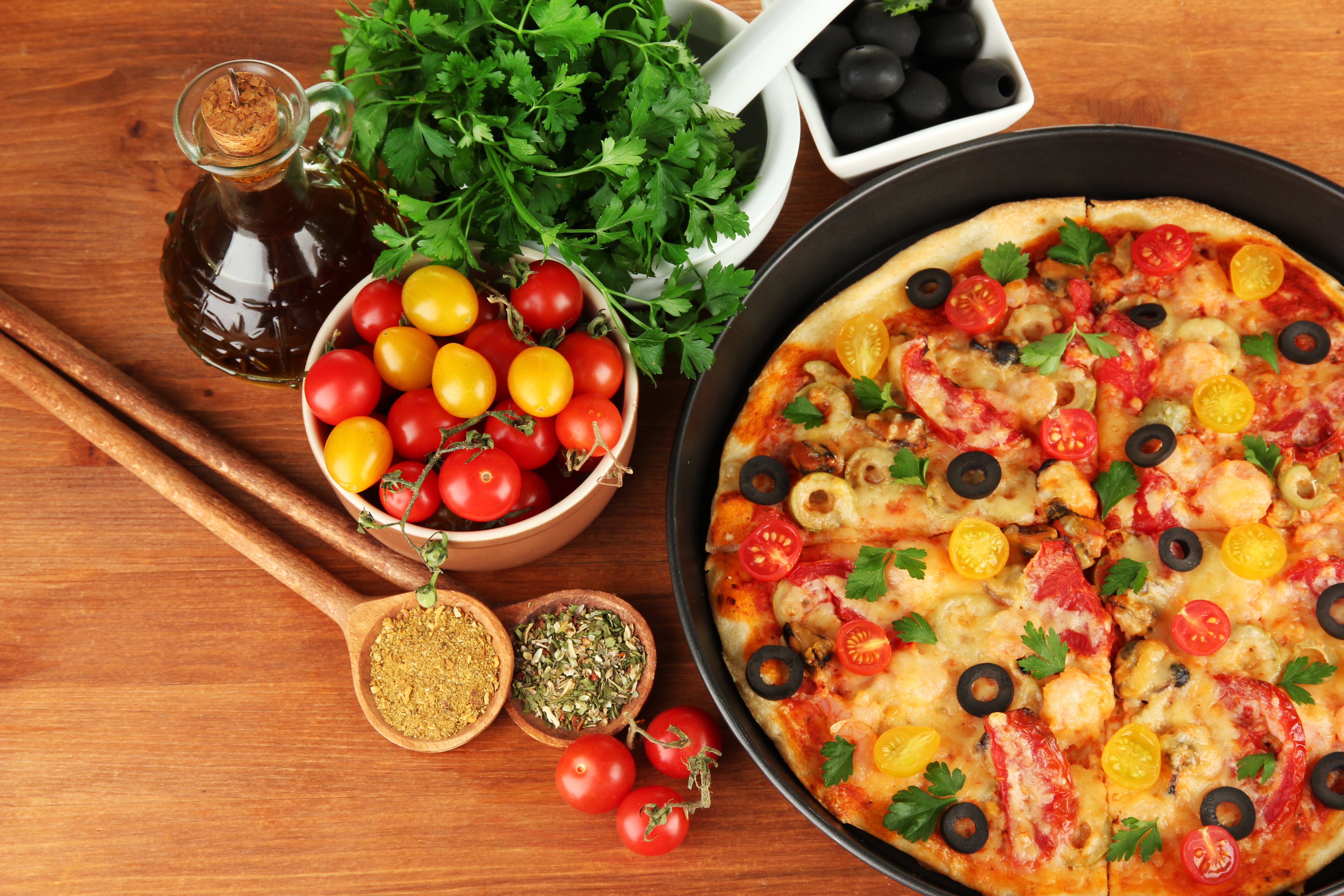 round, tomatoes, still life, 5K, tomato, italian food, food and drink, dish, food, fruit, table, wellbeing, freshness, parsley, bowls, cheese, kitchen utensil, HD Wallpaper