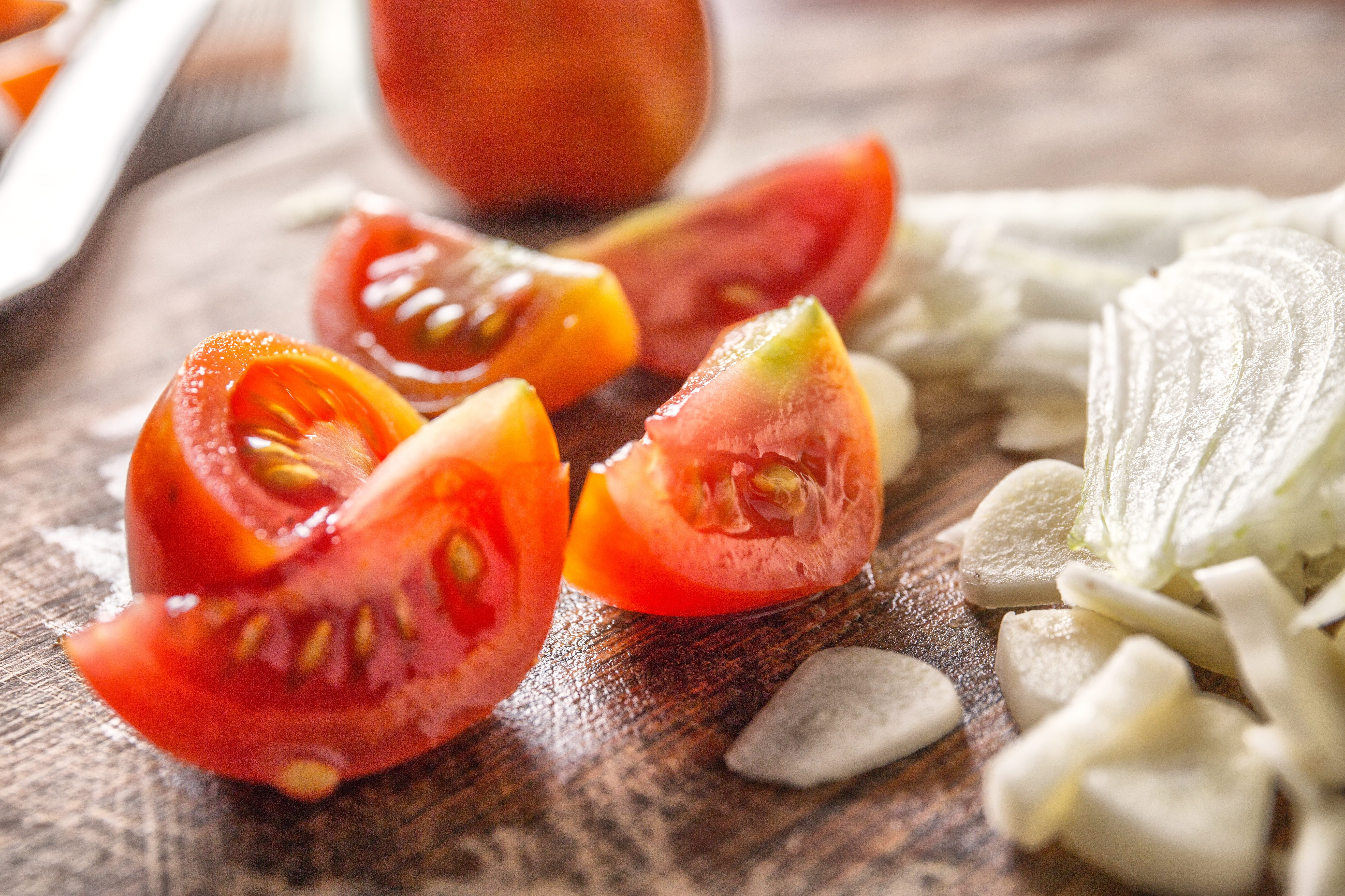 tomatoes, no people, nutrition, olive, healthy eating, vegetarian, salad, red, slice, plate, pizza, still life, fresh, garlic, vegetable, food and drink, HD Wallpaper