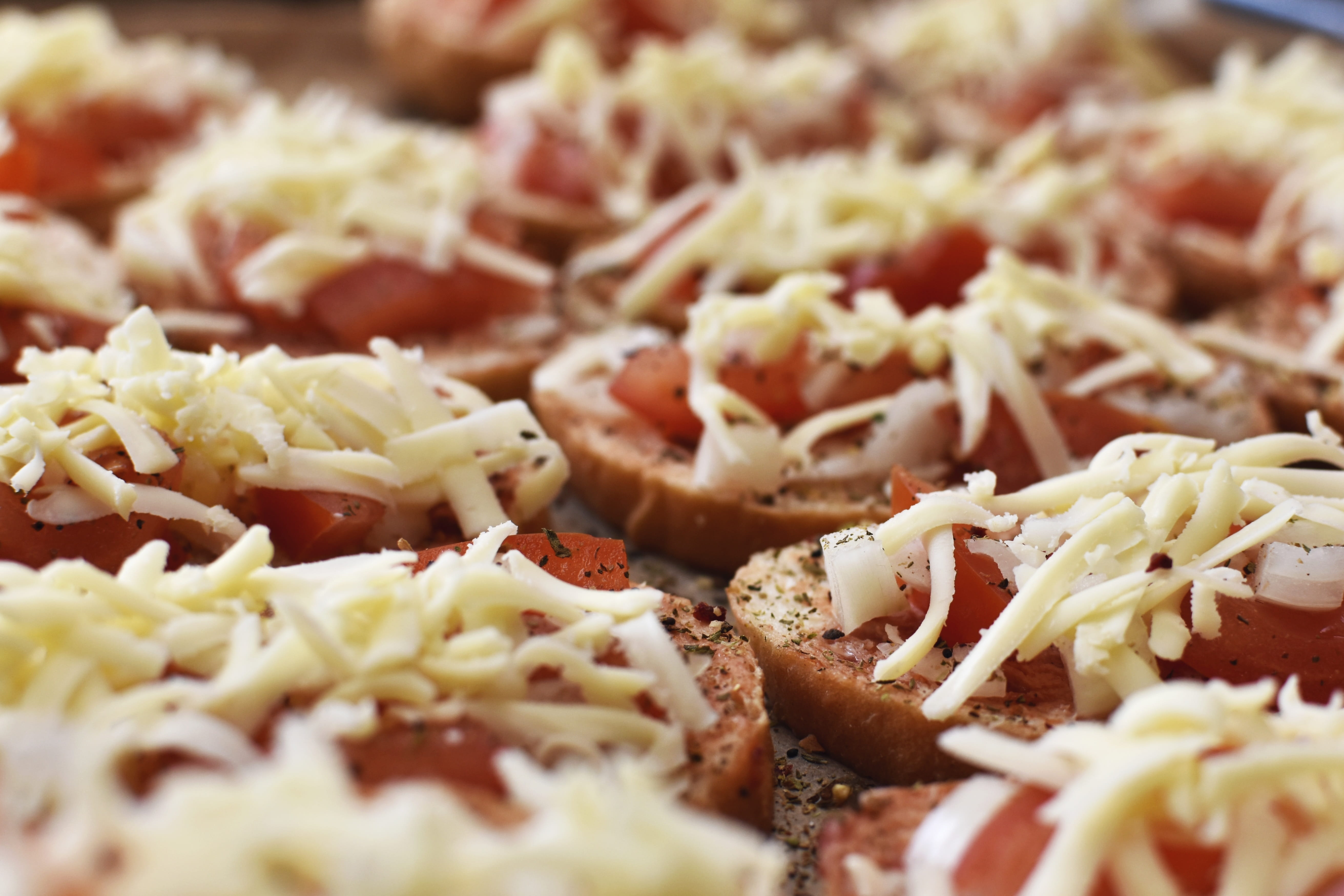 fresh, toast, wellbeing, freshness, italian food, eating, healthy eating, indoors, pizza, delicious, close-up, tomato, vegetarian, cheese, diet, still life, HD Wallpaper