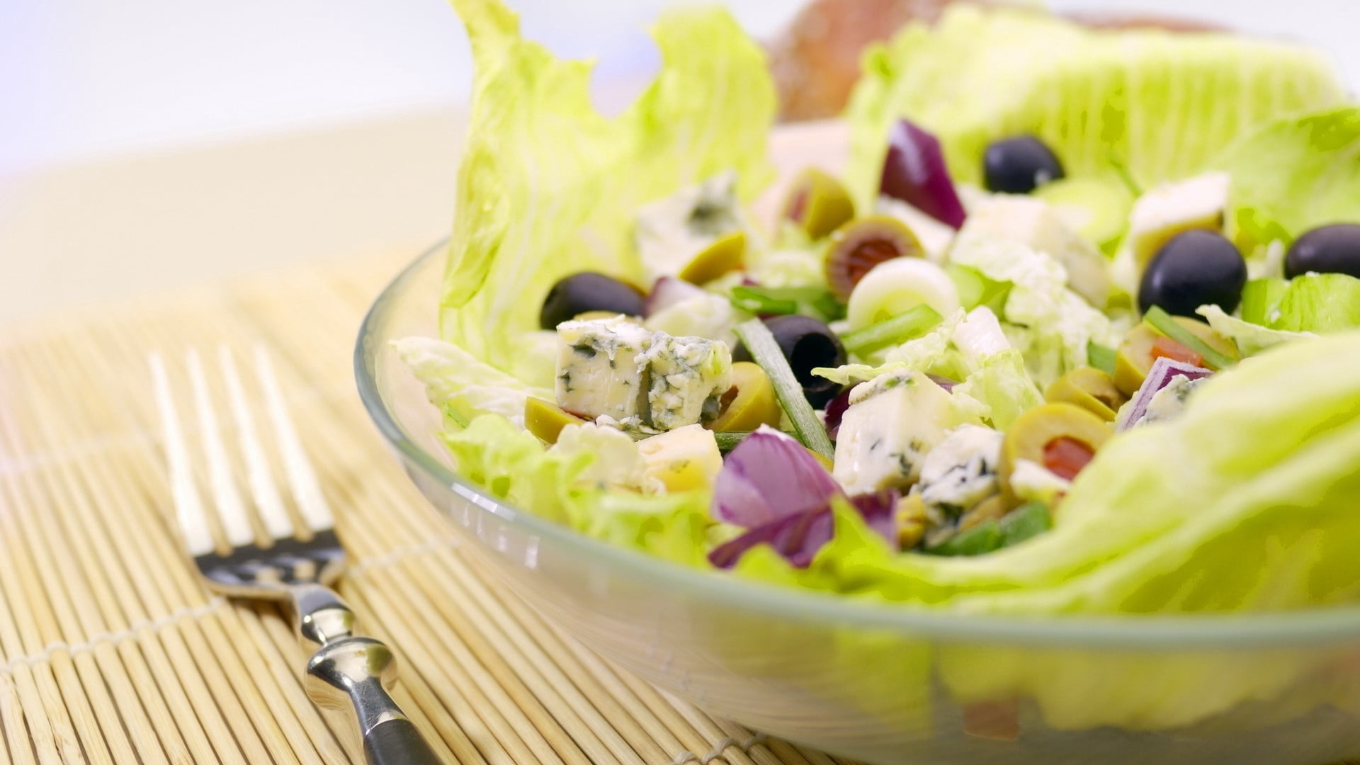 close-up, kitchen utensil, leaf, gourmet, no People, salad, greek food, crockery, bowl, lettuce, dish, vegetarian Food, herbs, eating, onion, olive, white, HD Wallpaper