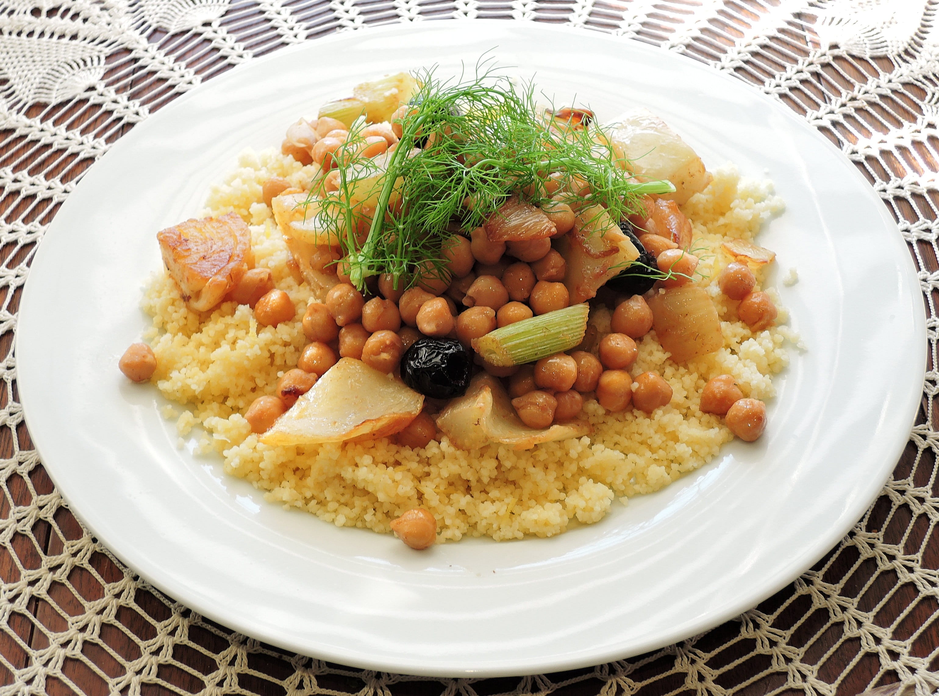 vegetable, temptation, plate, table, chick peas, ready-to-eat, serving size, freshness, indulgence, citrus juice, fruit, healthy eating, fennel, olives, HD Wallpaper