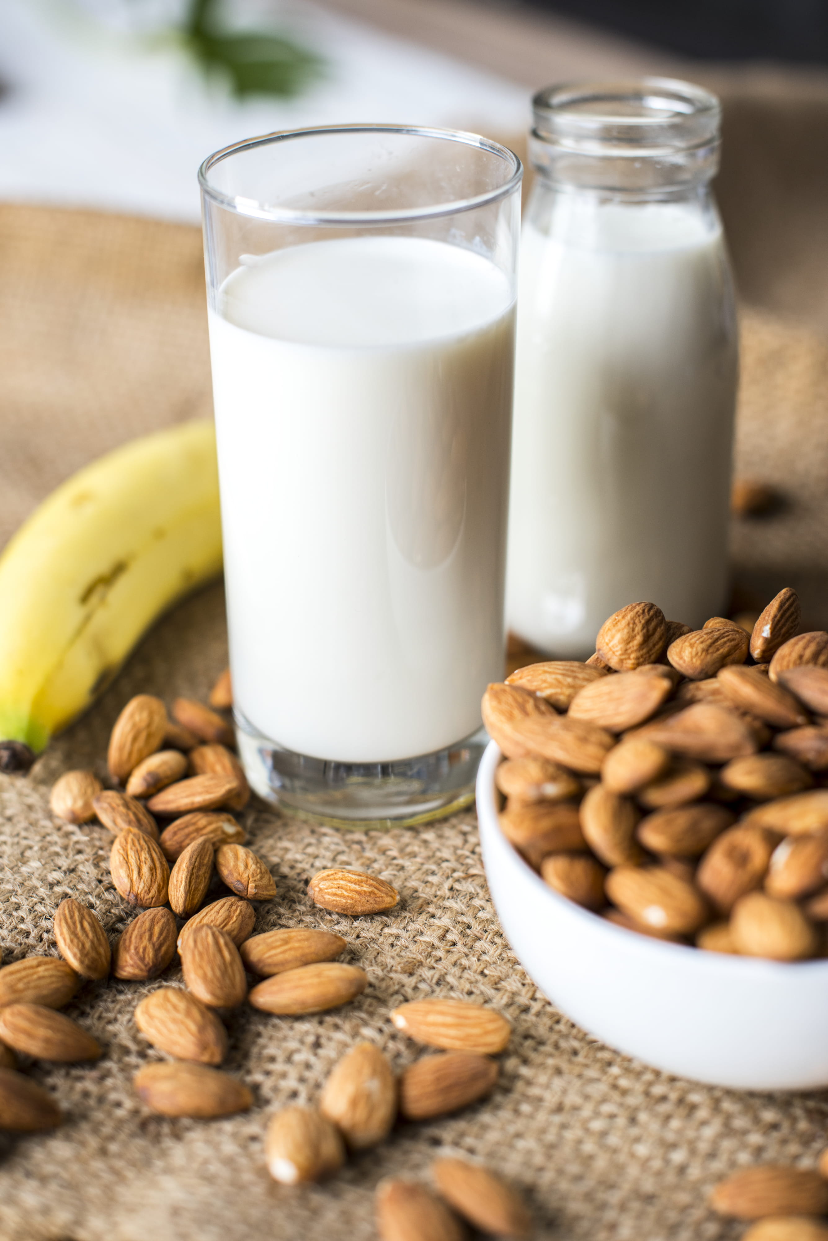 selective focus, 4K, food, bowl, glass, close-up, near, dairy product, table, seeds, milk, photo, nuts, beverage, banana, container, drink, freshness, Phone HD Wallpaper