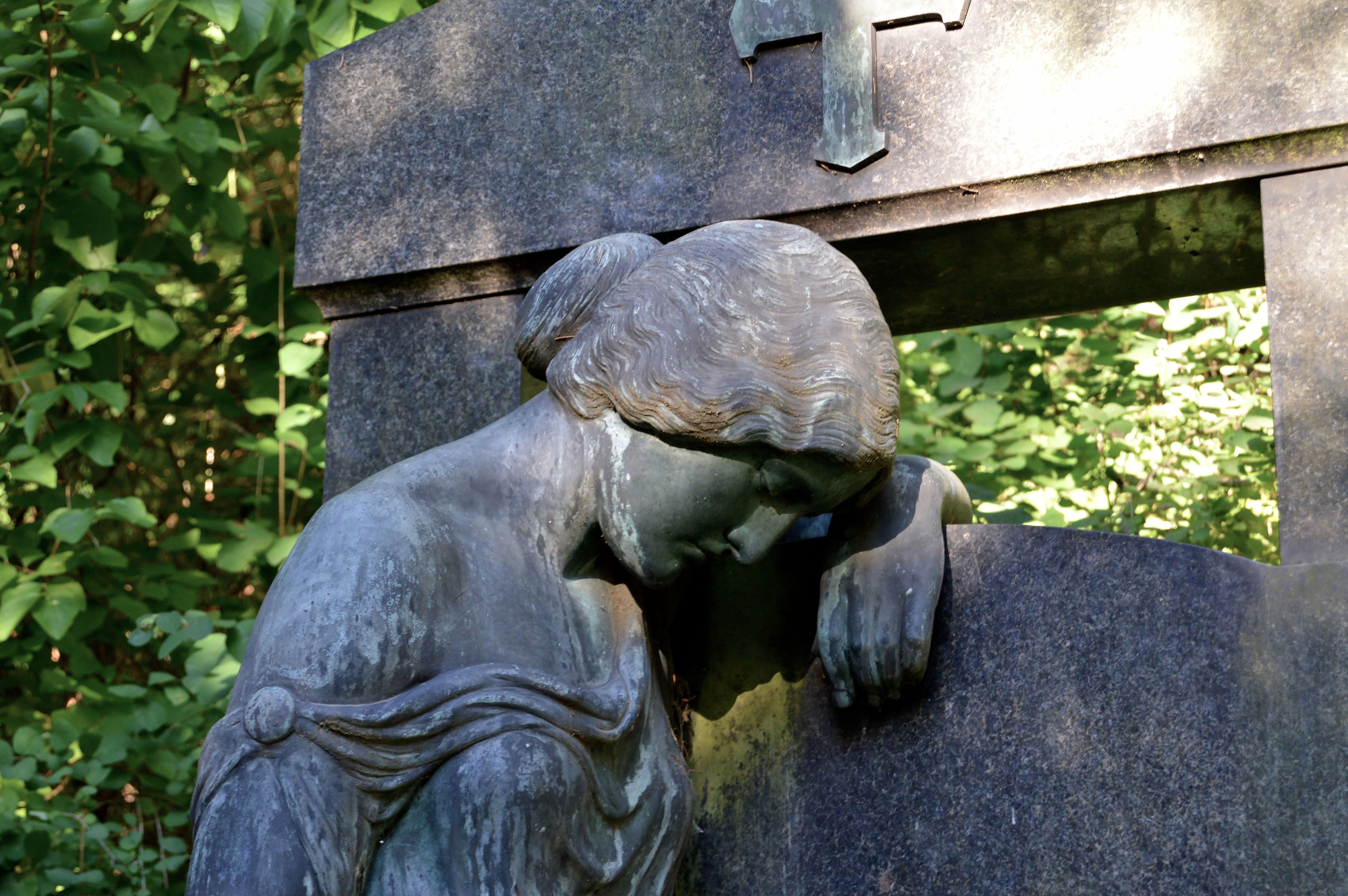 animal wildlife, statue, human representation, one animal, forget, vewittert, nature, ceramic, turtle, male likeness, vertebrate, farewell, old, mourning, HD Wallpaper