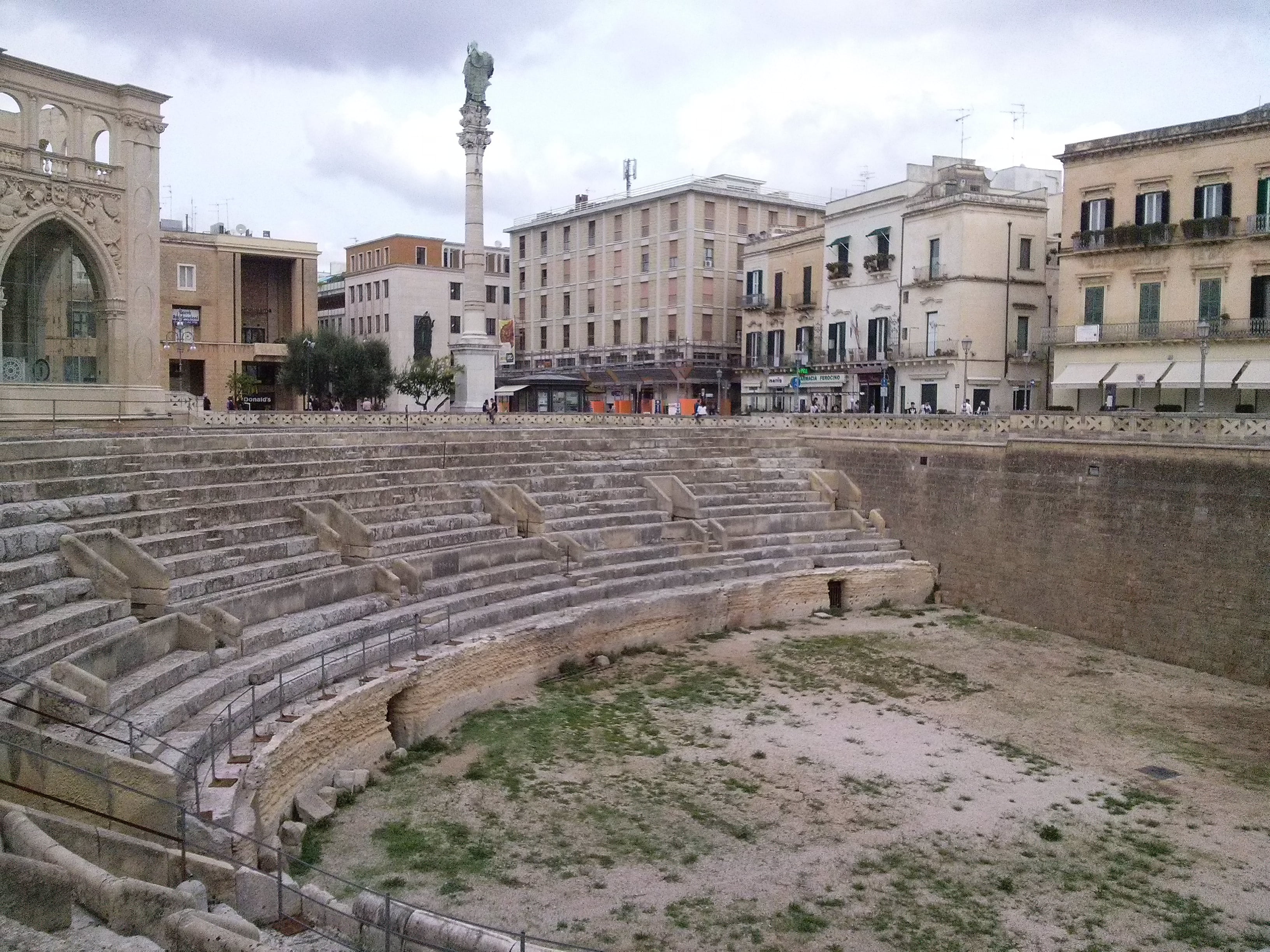 water, amphitheater, puglia, the past, incidental people, italia, antique, built structure, cloud - sky, 2K, sky, nature, tourism, travel destinations, HD Wallpaper