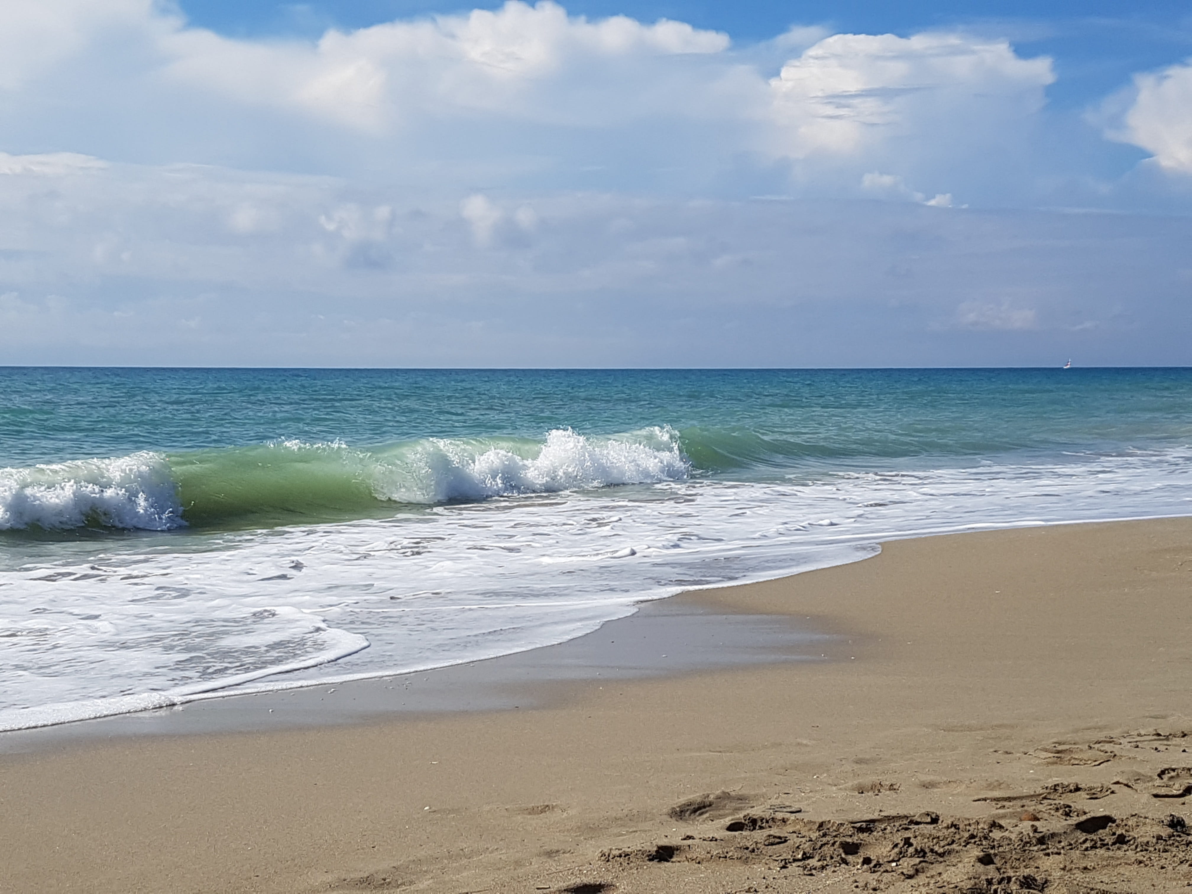 land, no people, horizon, salento, sport, tranquility, scenics - nature, beach, sea, waves, nature, idyllic, outdoors, puglia, wave, tranquil scene, beauty in nature, HD Wallpaper