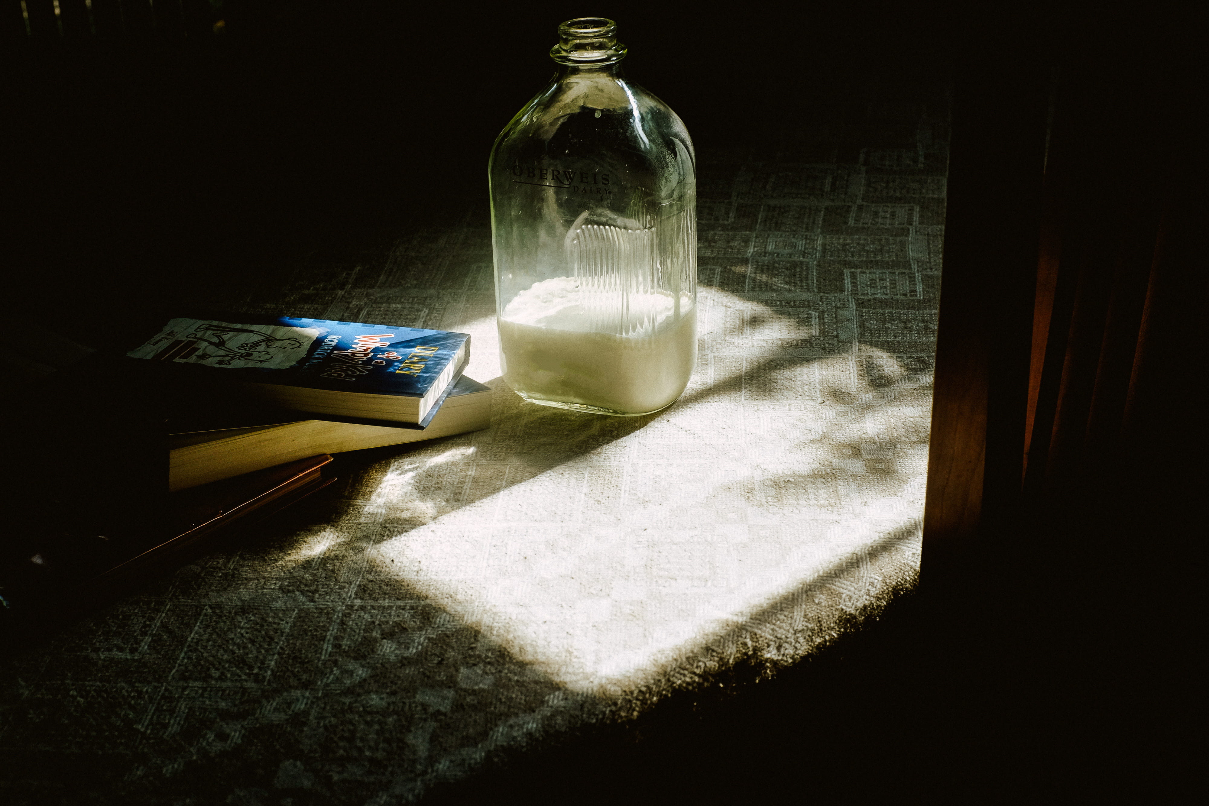dark, sunlight, fat, glass - material, table, tray, finance, beautiful, light, calcium, shadow, single, food, transparent, milk, diary, perfume sprayer, HD Wallpaper