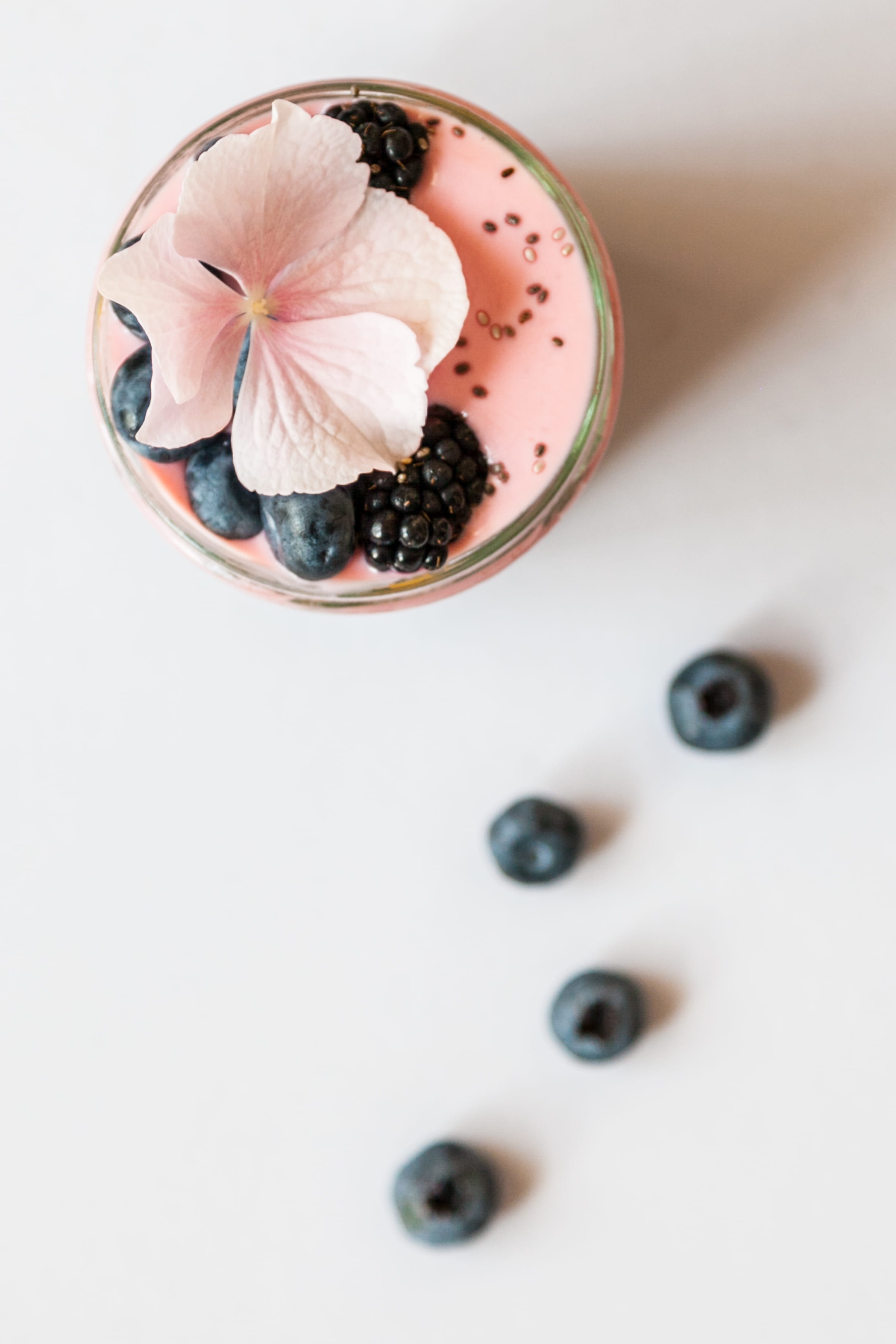 beverage, pink, food and drink, white background, healthy eating, fruit, blueberry, glass, blackberry, directly above, food, no people, still life, blueberries, Phone HD Wallpaper