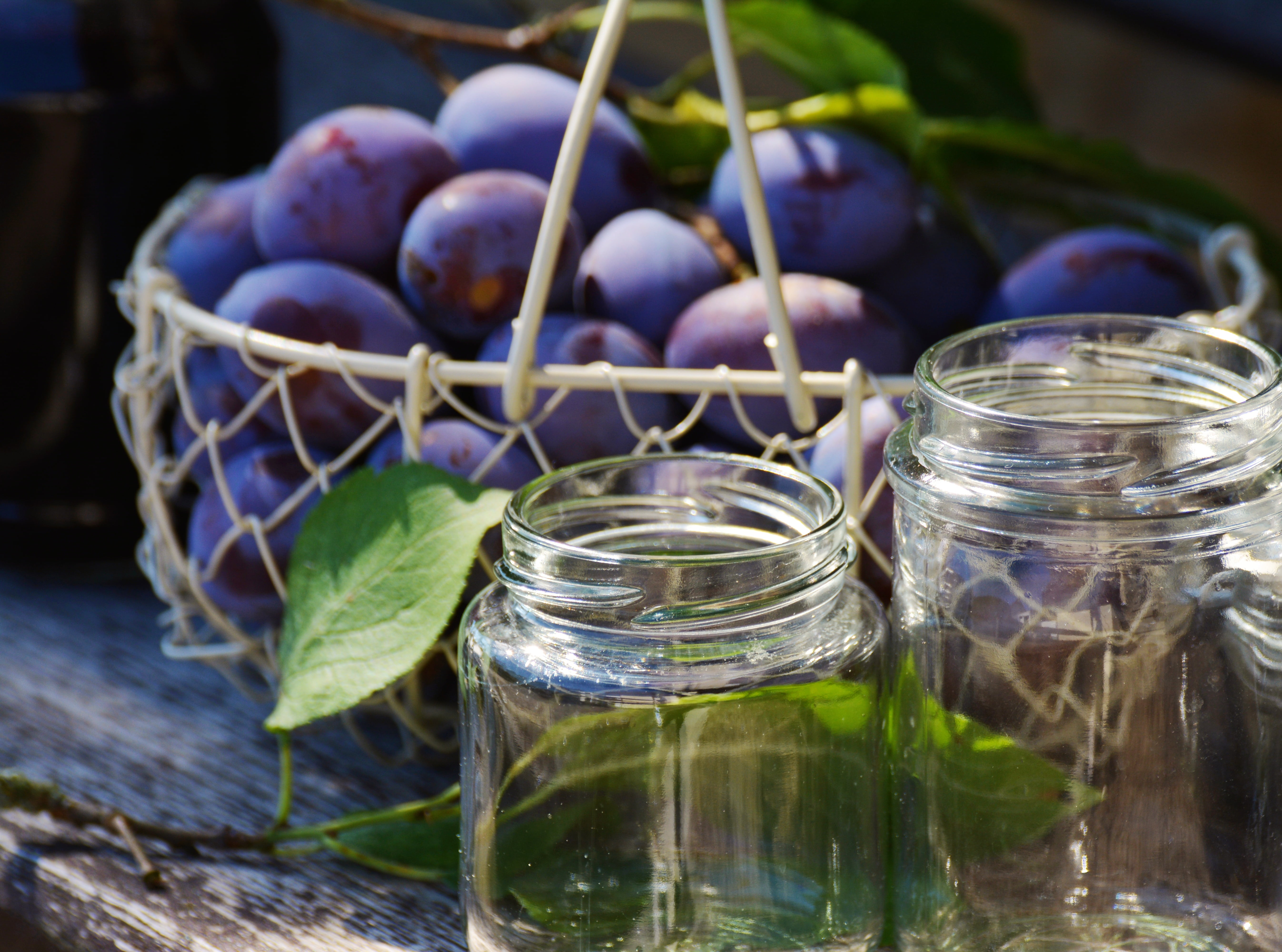 jars, 5K, stock, garden, glass, transparent, leaf, freshness, einweckglaeser, jar, jam, mason, table, container, day, near, nature, glass - material, wood - material, HD Wallpaper