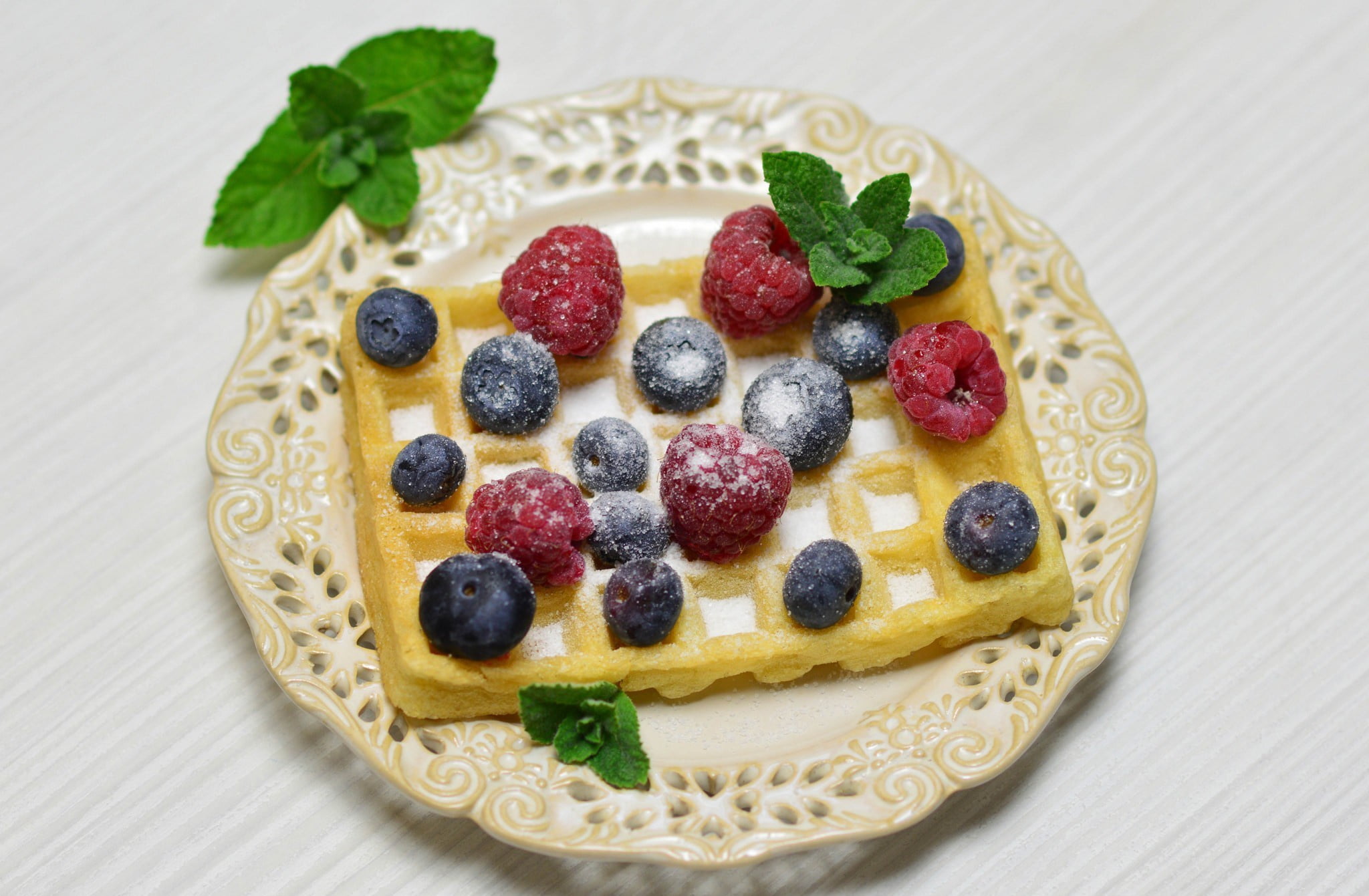 berries, dessert, blueberry, berry fruit, cake, plate, blueberries, mint leaf - culinary, sweet, food and drink, strawberry, baked, healthy eating, raspberry, HD Wallpaper