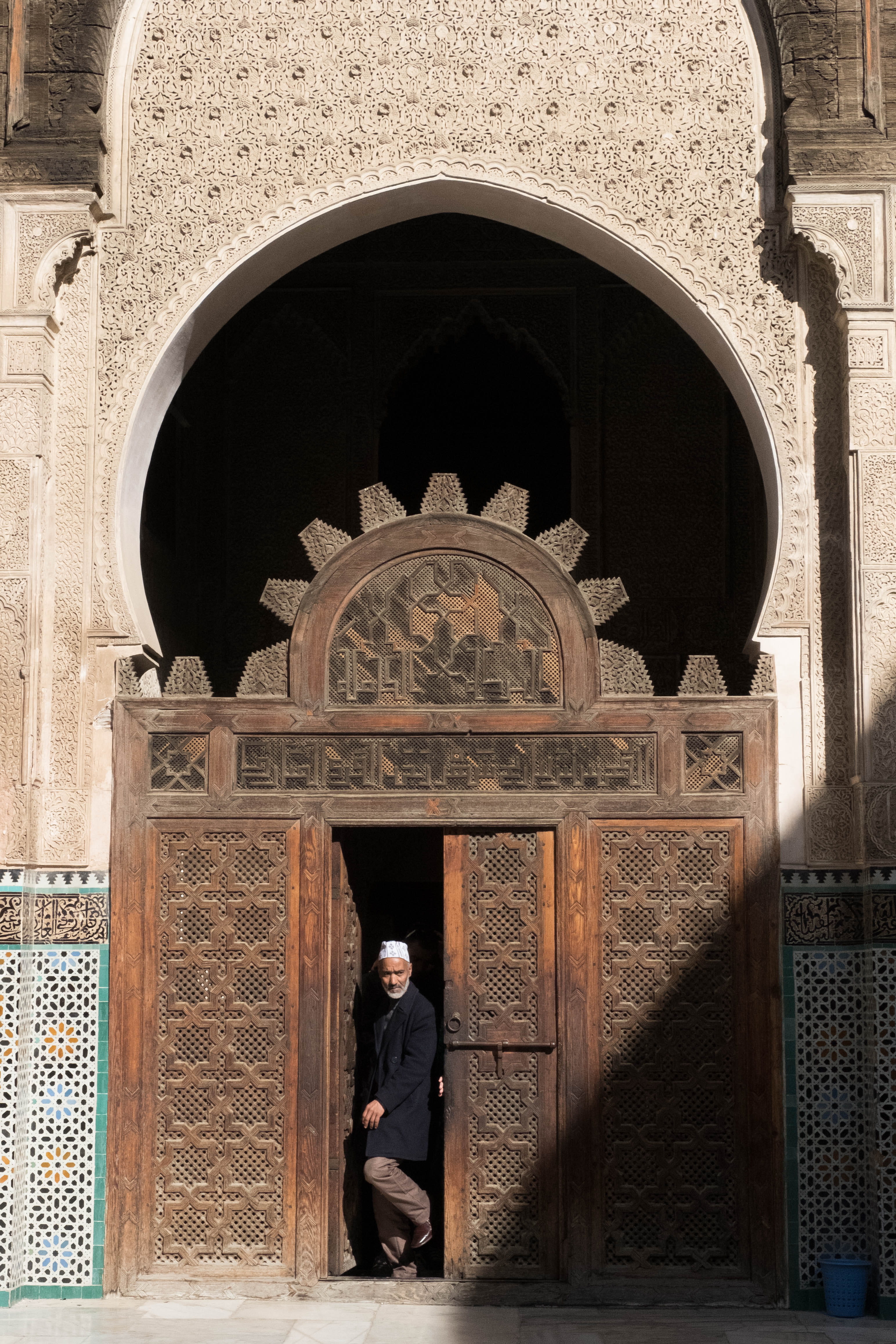 full length, medina, real people, spirituality, outdoors, religion, art, belief, colors, fes, standing, day, built structure, travel, morocco, building exterior, Phone HD Wallpaper