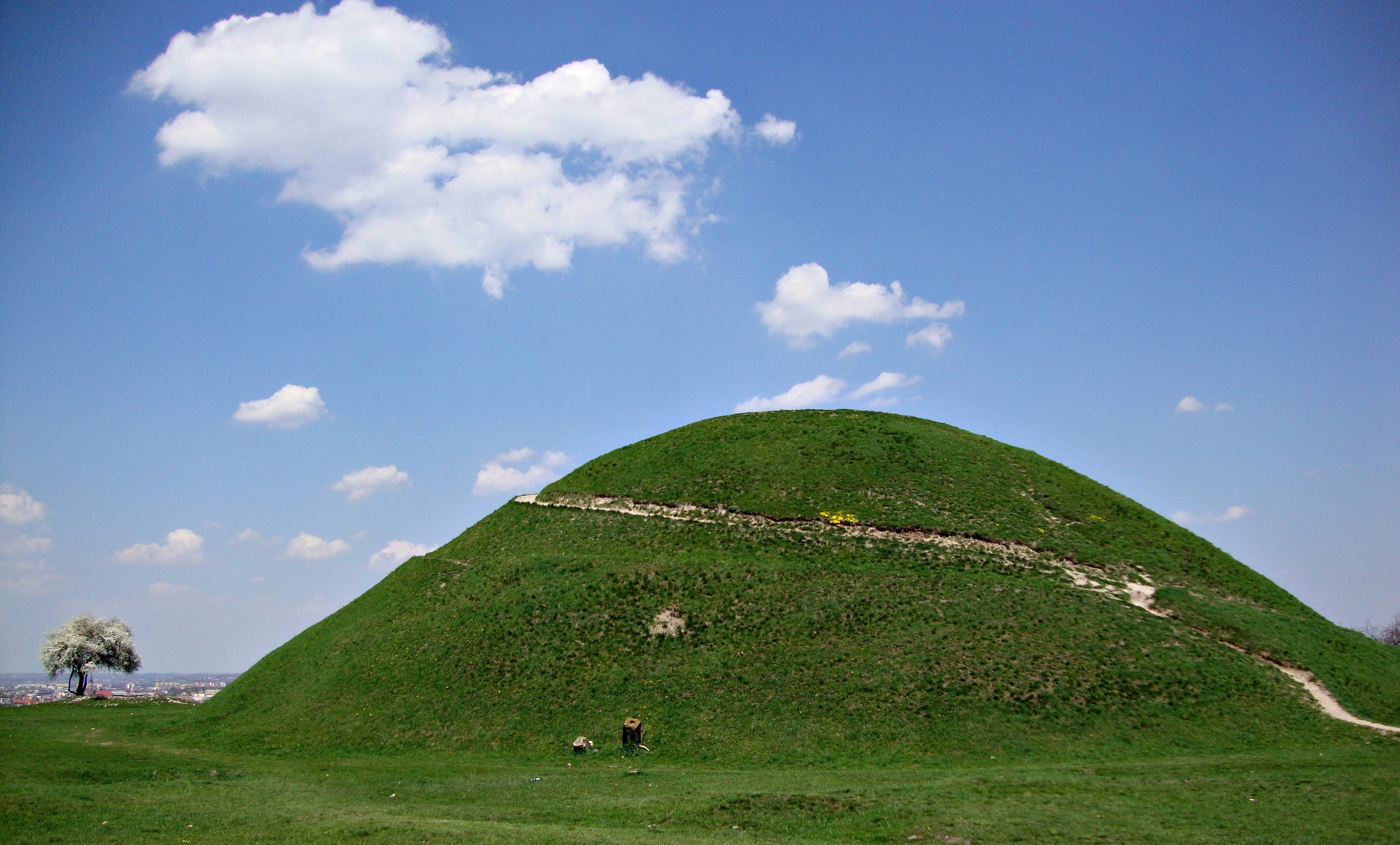 Kraków, sky, plant, environment, scenics - nature, cloud - sky, day, outdoors, tourism, green color, Poland, hill, agriculture, travel destinations, Krakus Mound, HD Wallpaper