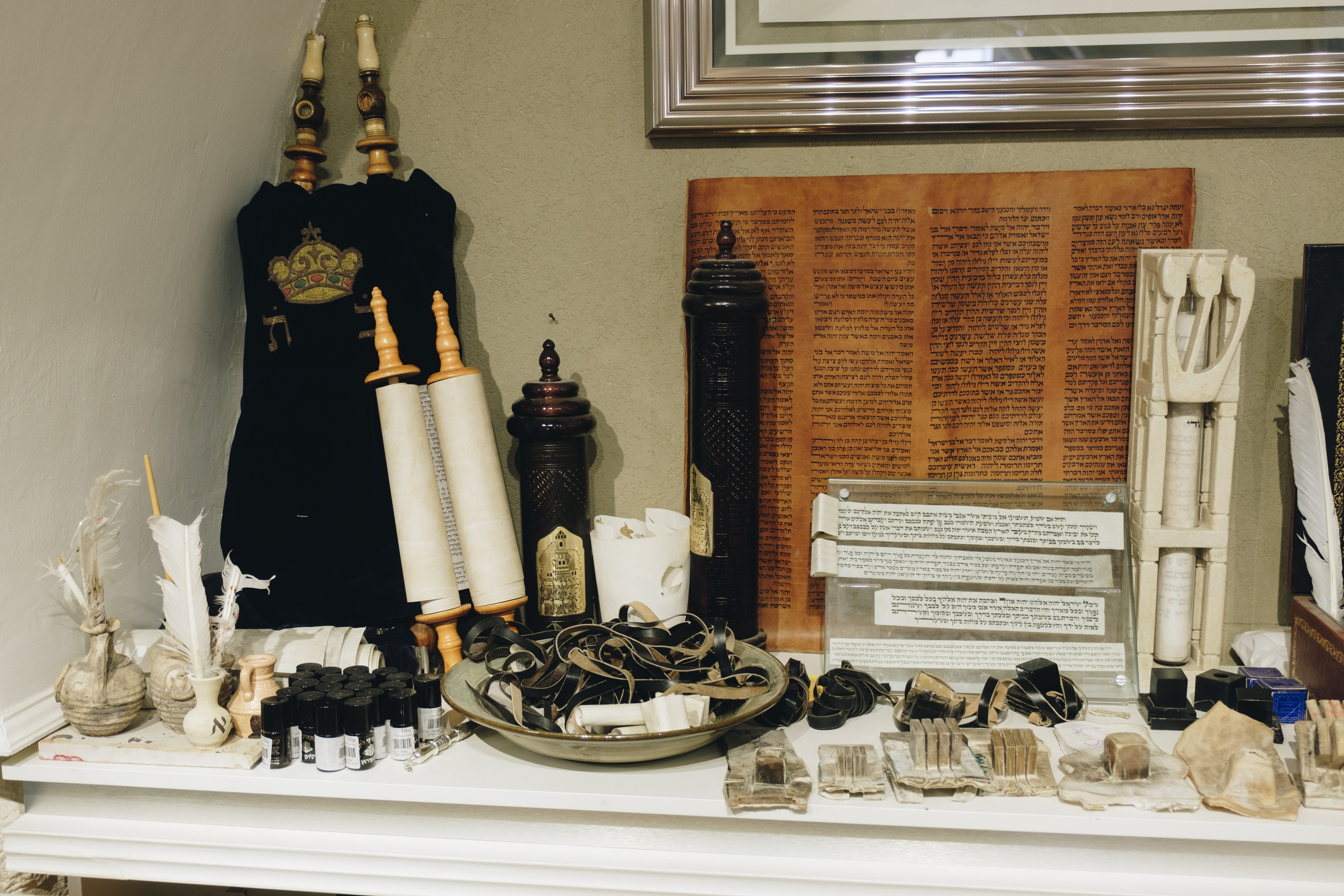 statue, judaism, human representation, representation, sculpture, tfilin, hag, 5K, torah, history, large group of objects, built structure, shelf, architecture, HD Wallpaper