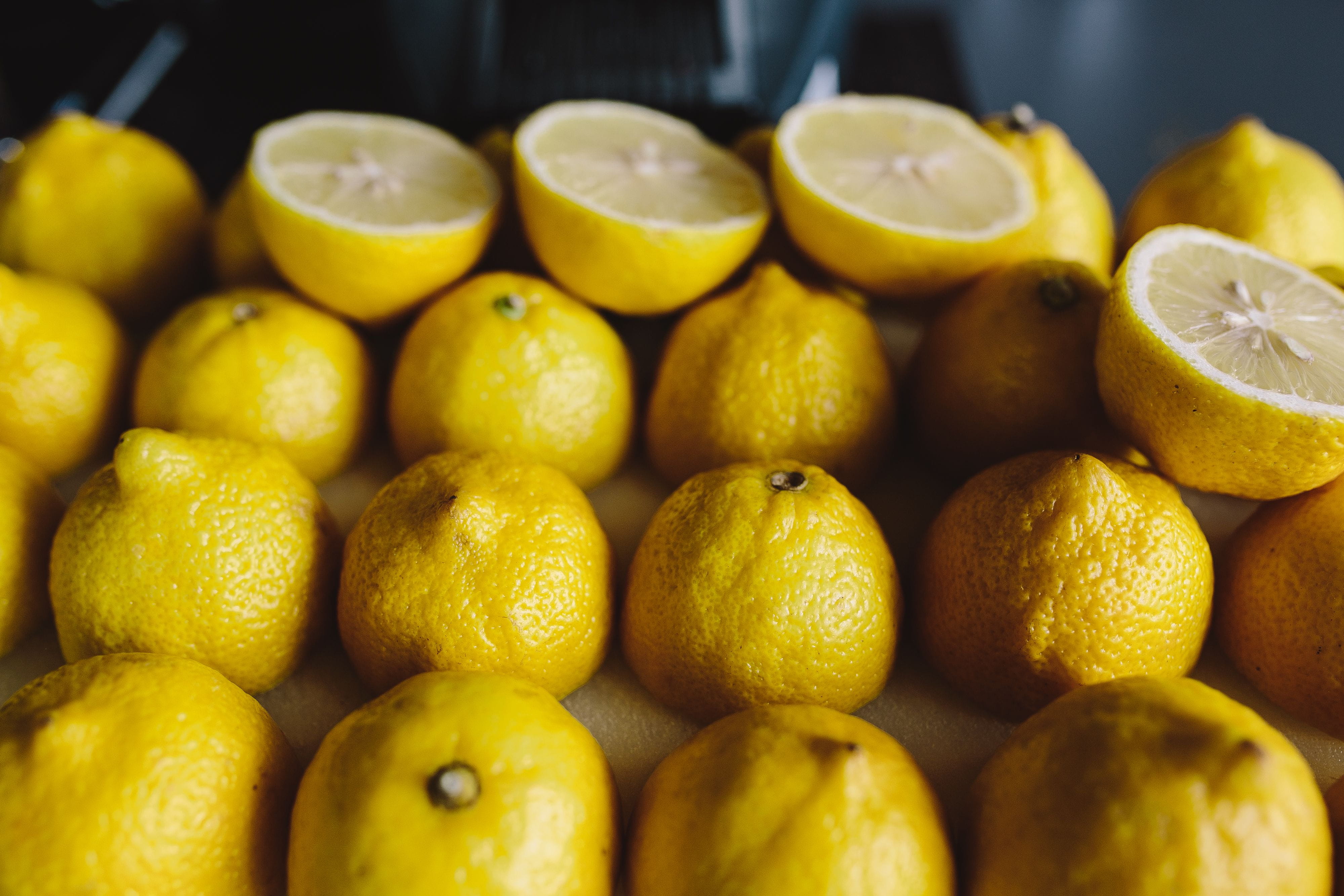 for sale, retail, large group of objects, market stall, Fresh, halved, lemons, yeallow, indoors, abundance, orange, lemon, wellbeing, fruit, freshness, HD Wallpaper