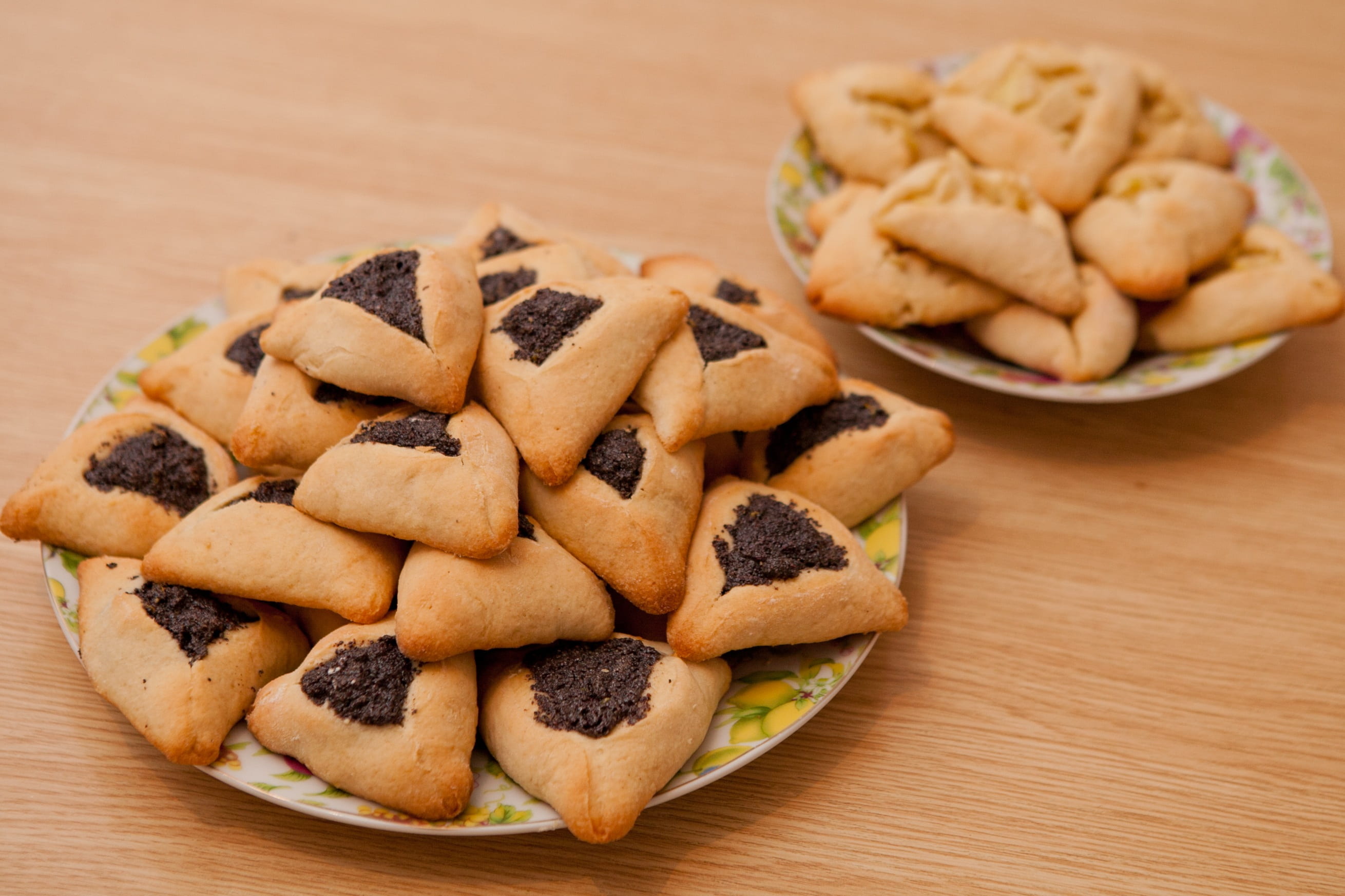 close-up, indoors, indulgence, talmud, focus on foreground, tefillin, large group of objects, food, baked, hebrew, temptation, torah, 2K, jews, no people, HD Wallpaper