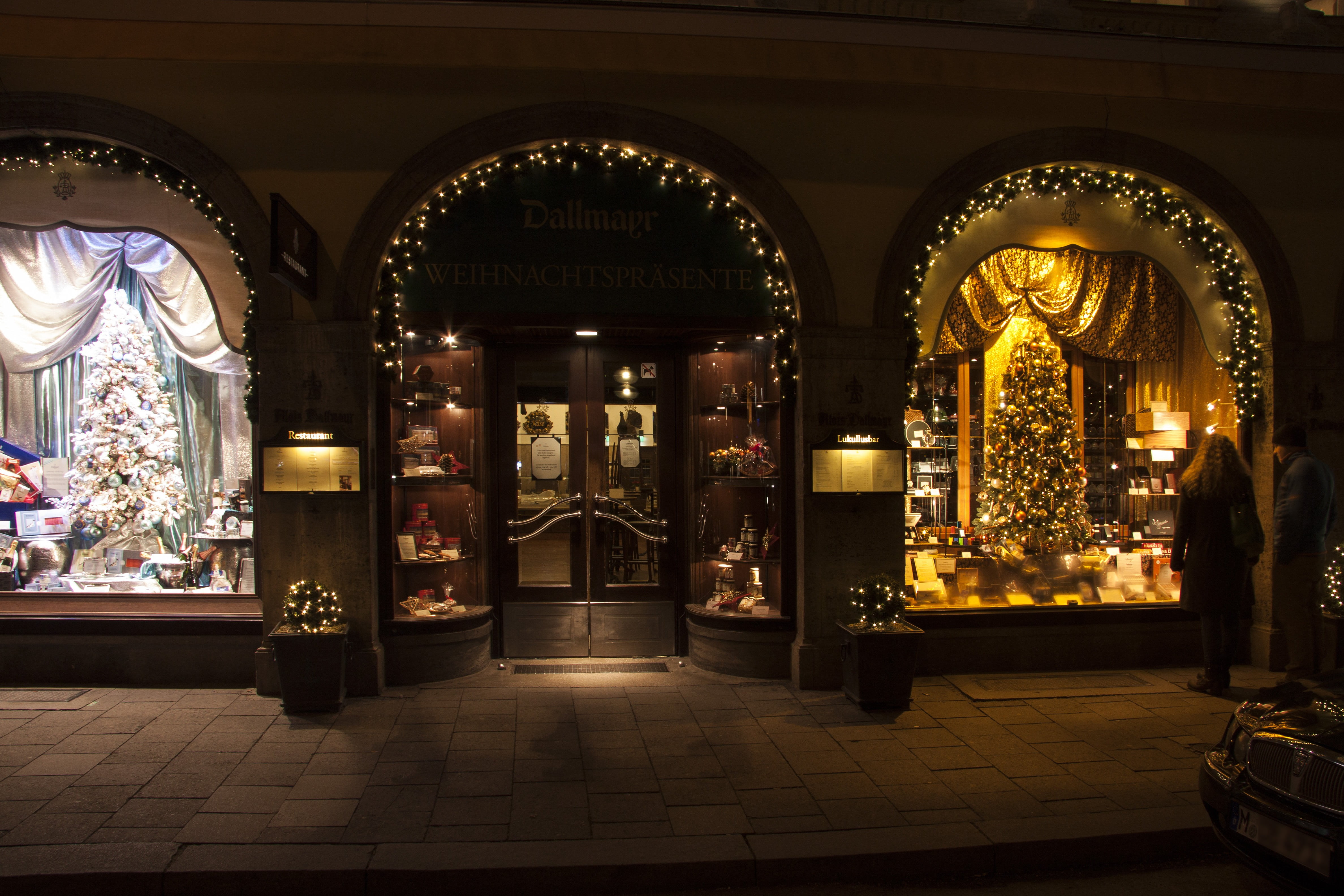 indoors, restaurant, department store, cabinet, night photograph, christmas, christmas splendor, place of worship, window, 4K, gold colored, room, inside, HD Wallpaper