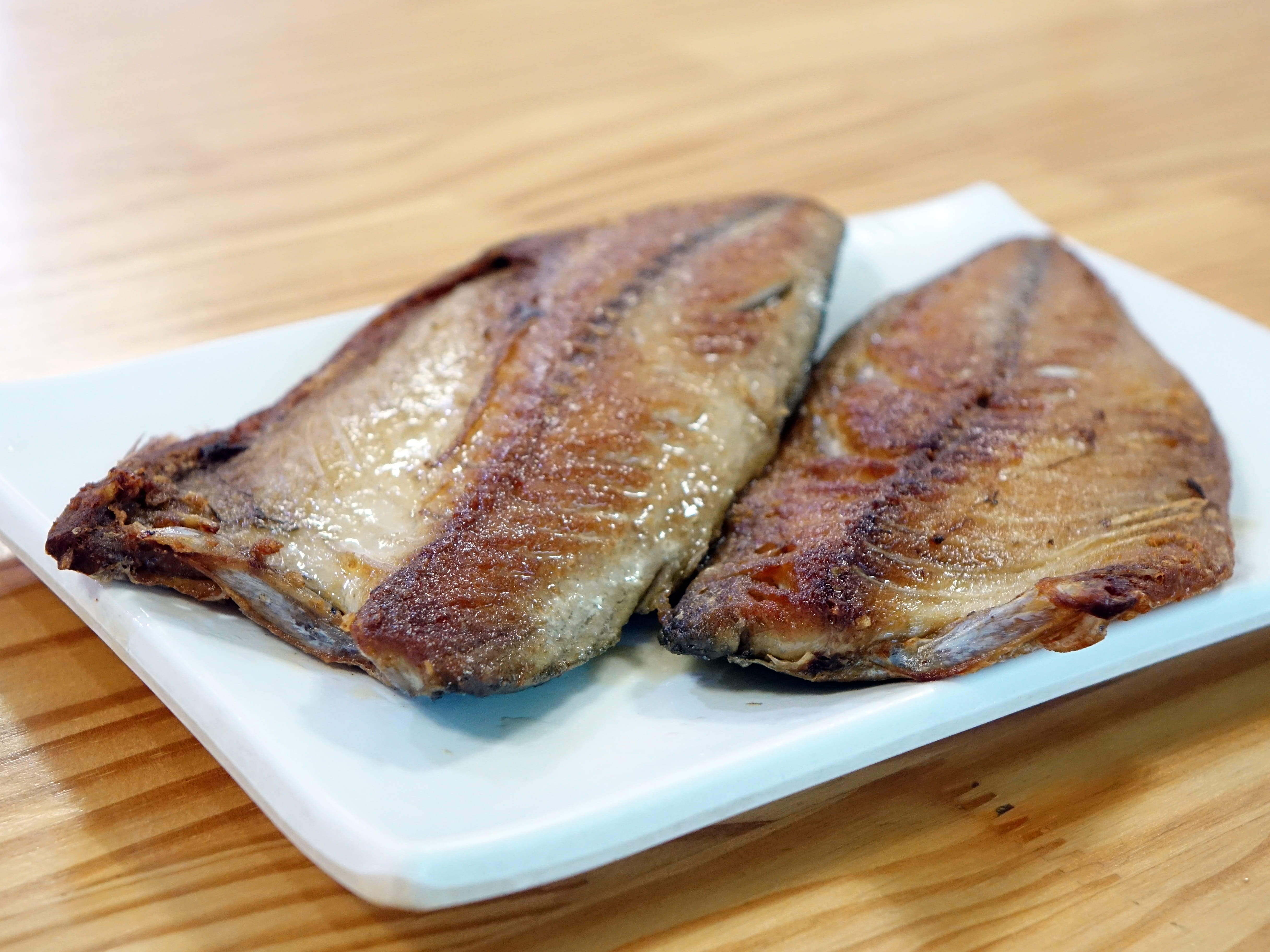 food and drink, indoors, snack, wood - material, still life, saba fish, pork, serving size, focus on foreground, wellbeing, 4K, plate, food, healthy eating, HD Wallpaper