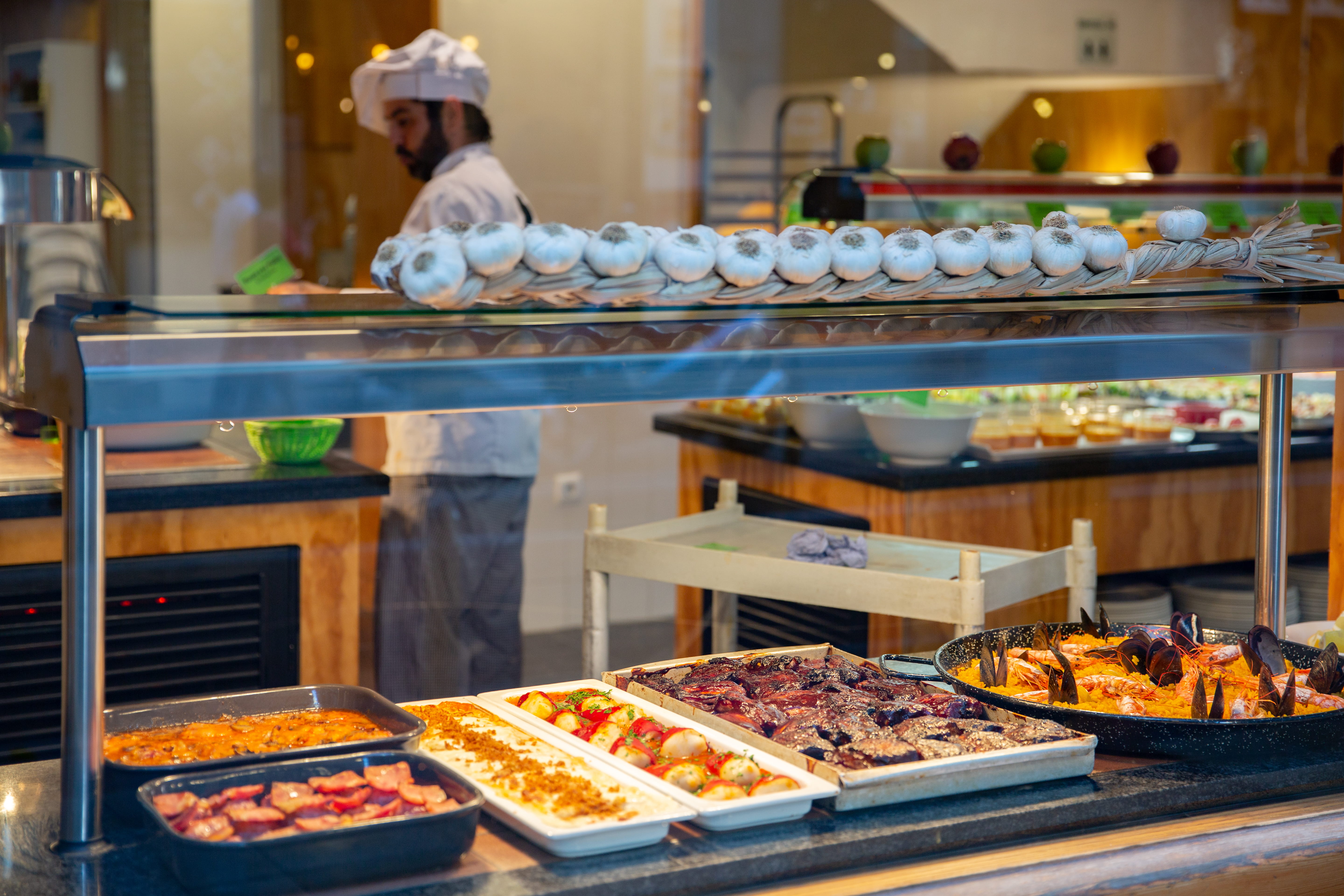 sweet food, retail display, uniform, retail, preparing food, zaragoza, food and drink industry, business, real people, commercial kitchen, kitchen, preparation, HD Wallpaper