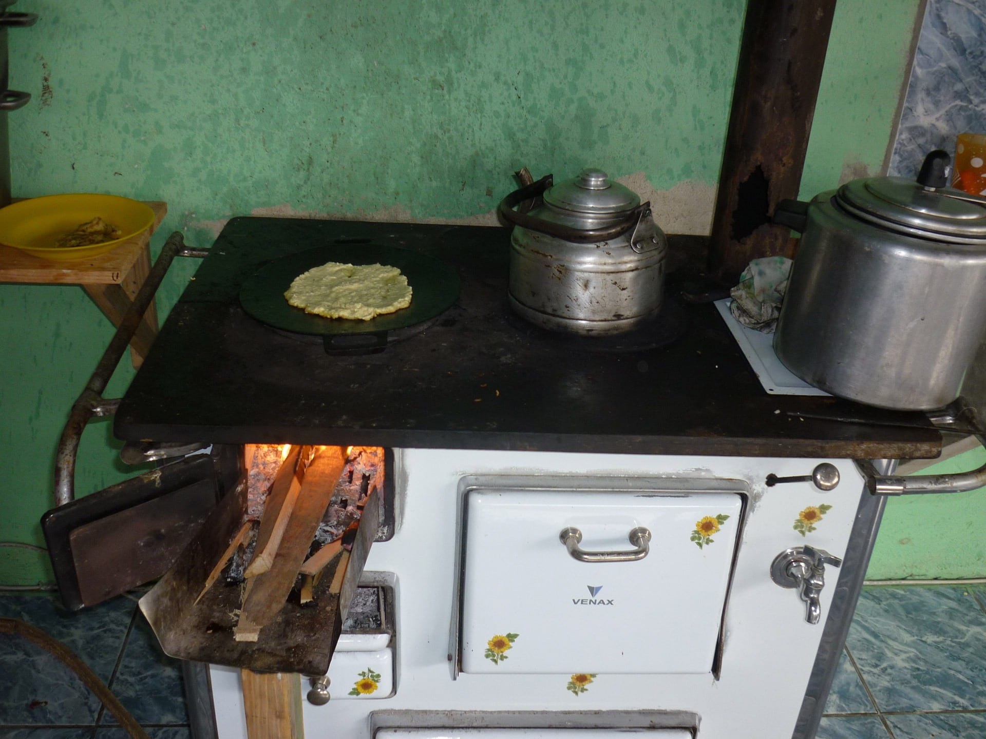 cook, flame, interior, metal, preparation, dinner, cuisine, chorreada, wood stove, domestic, antique, steel, household equipment, heat, high angle view, HD Wallpaper