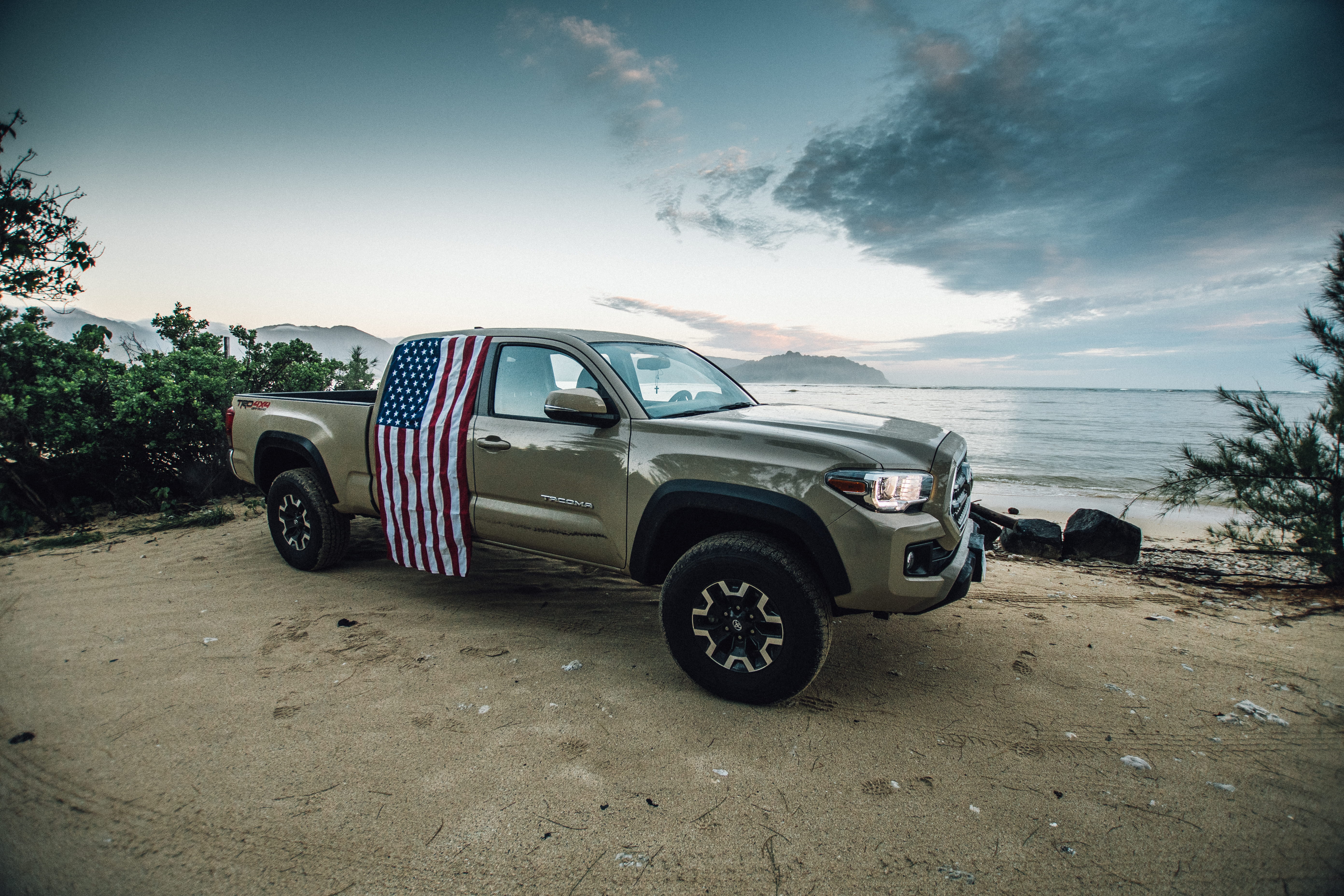 nature, usa, oahu, motor vehicle, road, ocean, 5K, blue, tree, july 4, trump, plant, toyota, day, land vehicle, land, tacoma, hawaii, transportation, kaneohe, HD Wallpaper