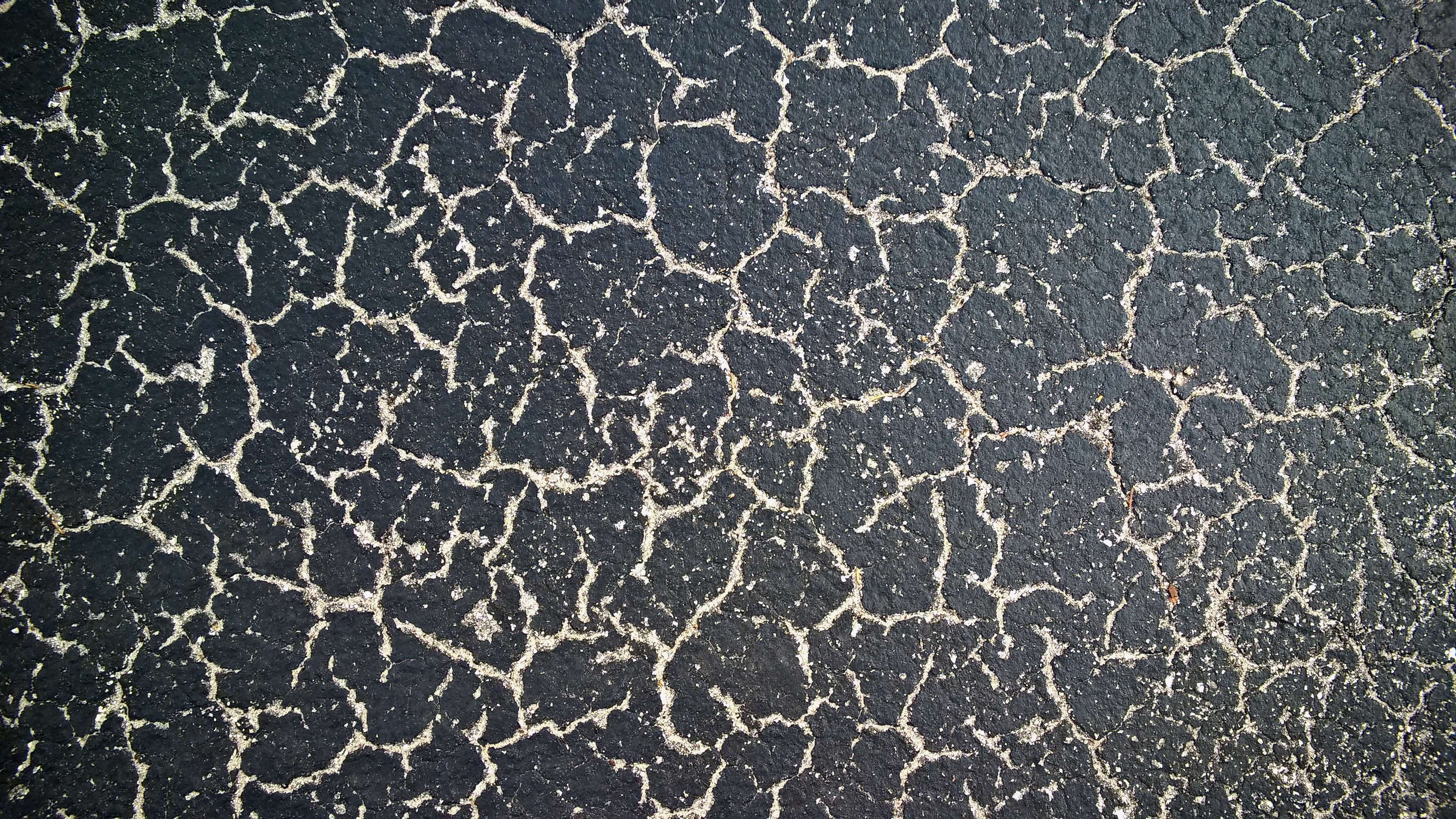 bianco, black, 4K, vecchio, backgrounds, materiale, rough, damaged, nero, white, day, pattern, wall - building feature, cracked, fessura, close-up, road, HD Wallpaper