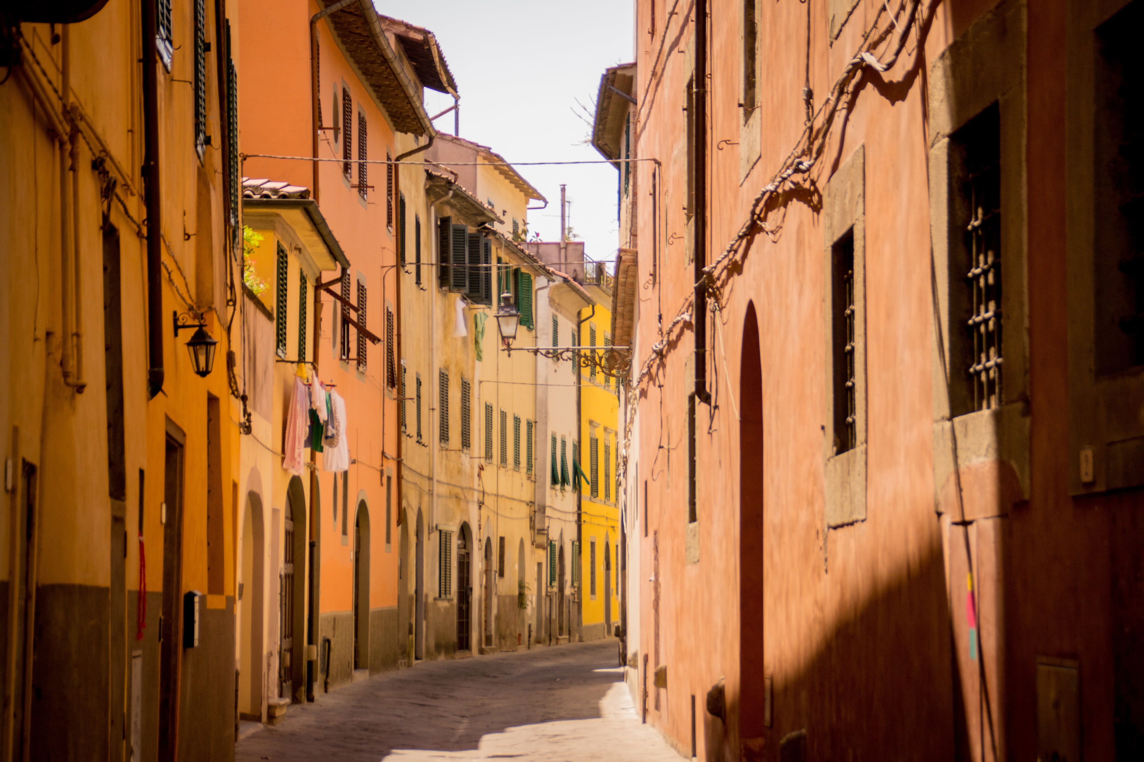 old, outdoors, town, day, no people, in a row, building, building exterior, street, apartment, europe, ancient, italian, the way forward, diminishing perspective, HD Wallpaper