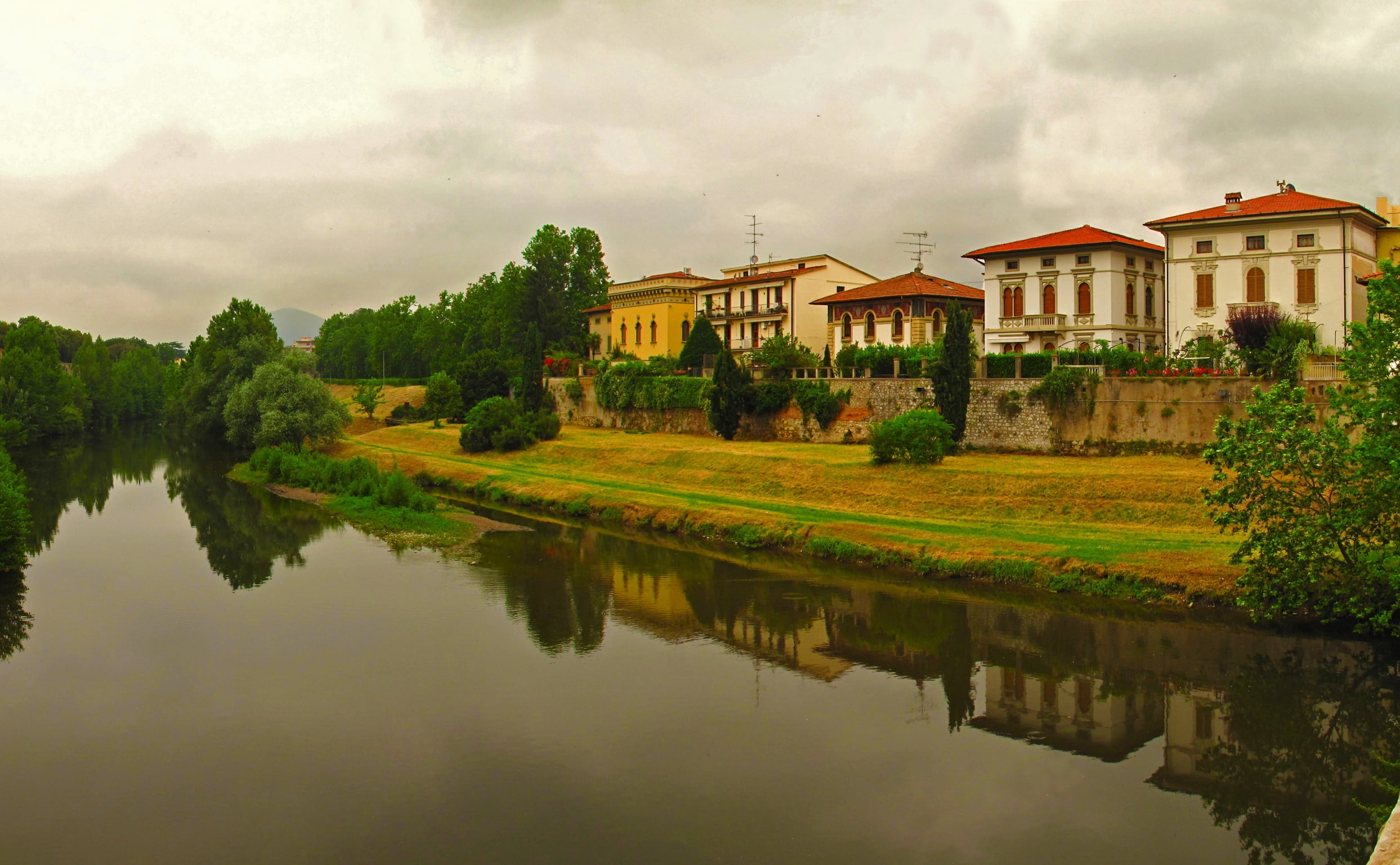 green Color, no People, nature, houses, white, river, europe, sky, built Structure, prato, plant, reflection, beauty in nature, waterfront, green, scenics, HD Wallpaper
