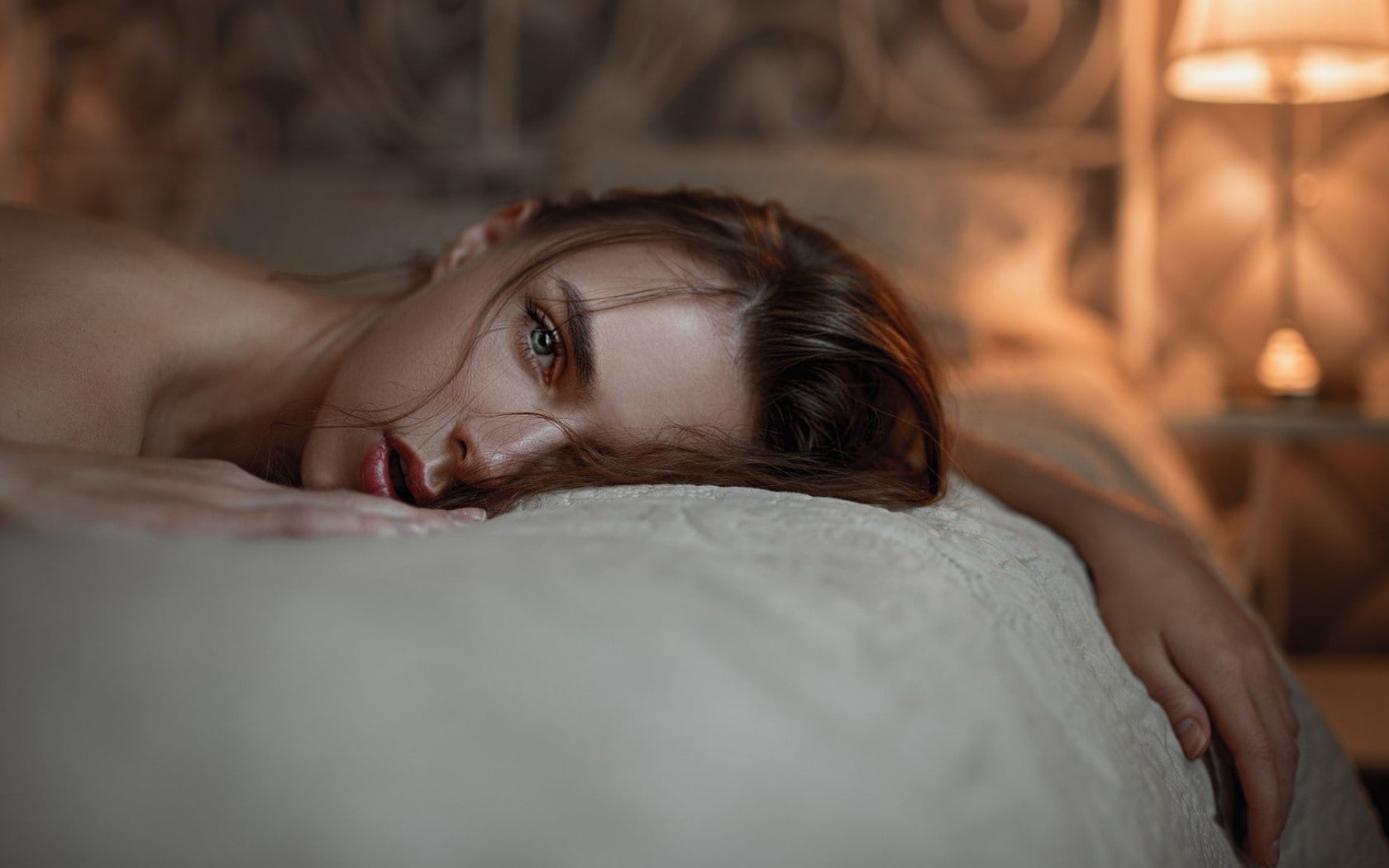 green eyes, Victoria Vishnevetskaya, 720P, Viktoria Vishnevetskaya, in bed, HD Wallpaper