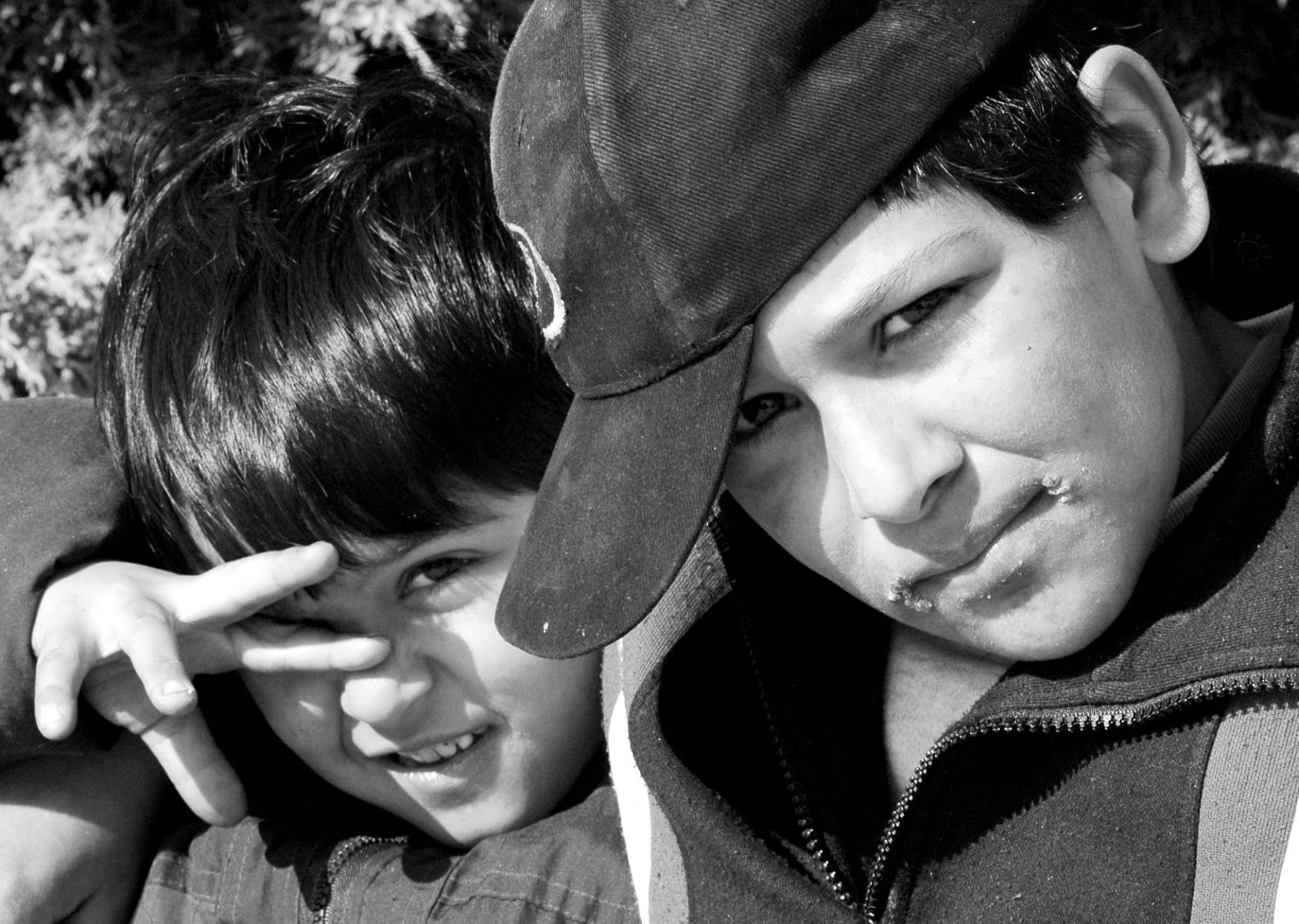 togetherness, retro styled, boys, bonding, girls, adult, emotion, close-up, smiling, expression, 1080P, happiness, positive emotion, males, lifestyles, HD Wallpaper