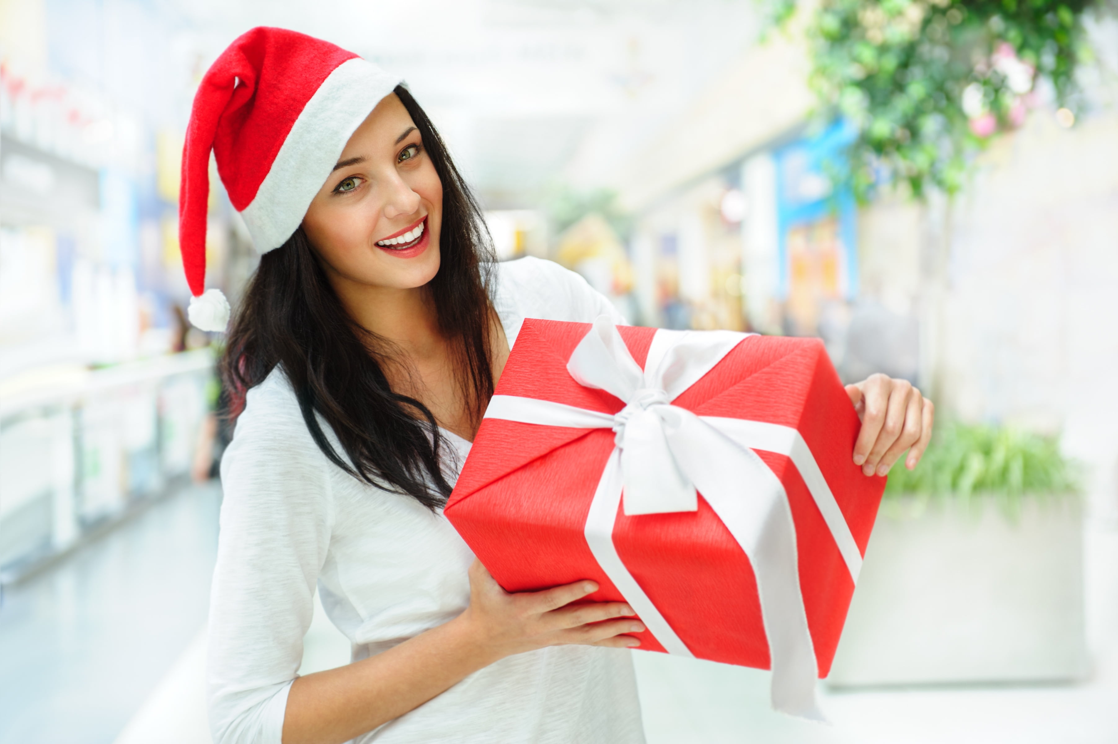 beauty, box - Container, gift box, lifestyles, girl, cheerful, gift, beautiful, cute, portrait, people, winter, white, retail, celebration, caucasian Ethnicity, HD Wallpaper