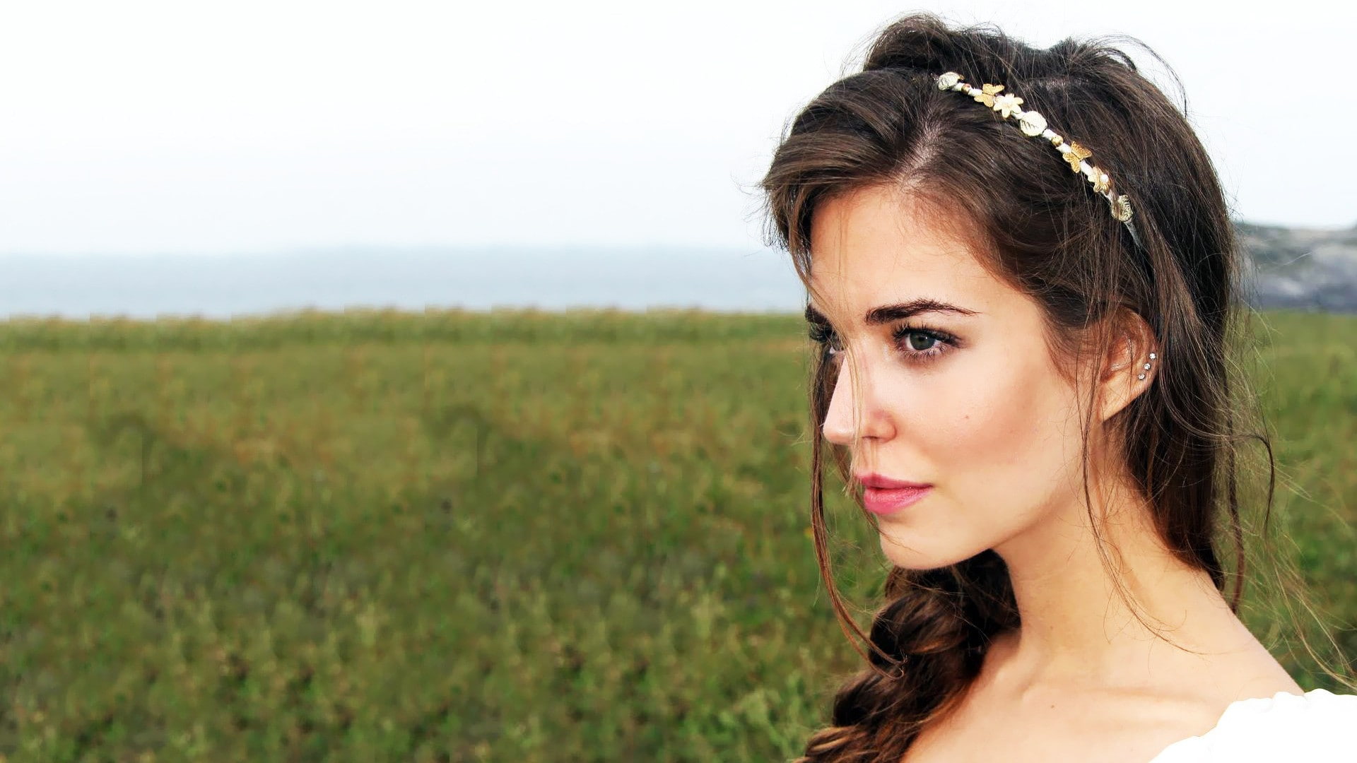 looking, beauty, face, young adult, hair, fashion, long hair, Clara Alonso, women outdoors, environment, headshot, portrait, hairstyle, brunette, beautiful woman, HD Wallpaper
