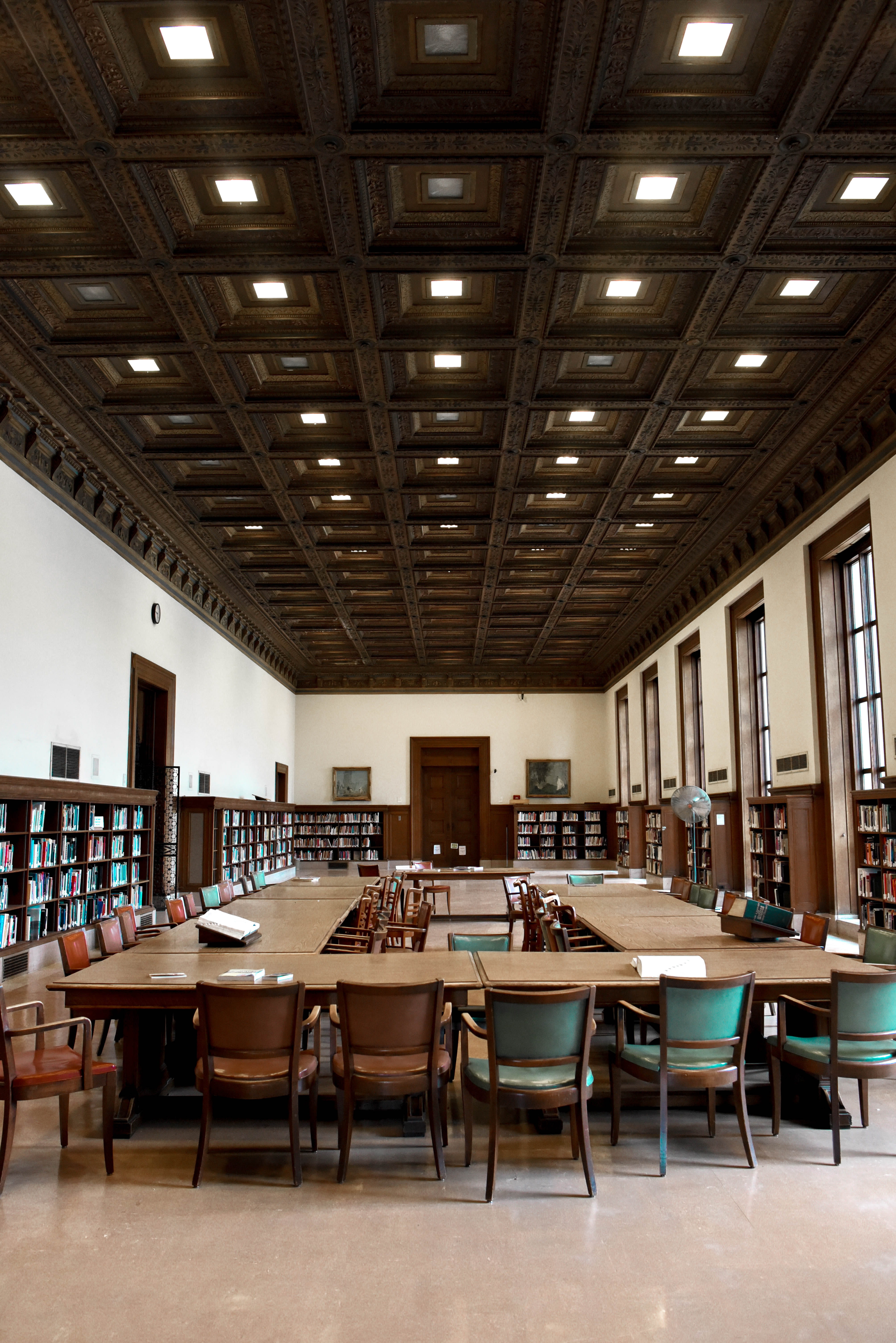 design, old, space, learning, seat, study, shelf, absence, library interior, interior, empty, table, large group of objects, furniture, detroit, architecture, Phone HD Wallpaper