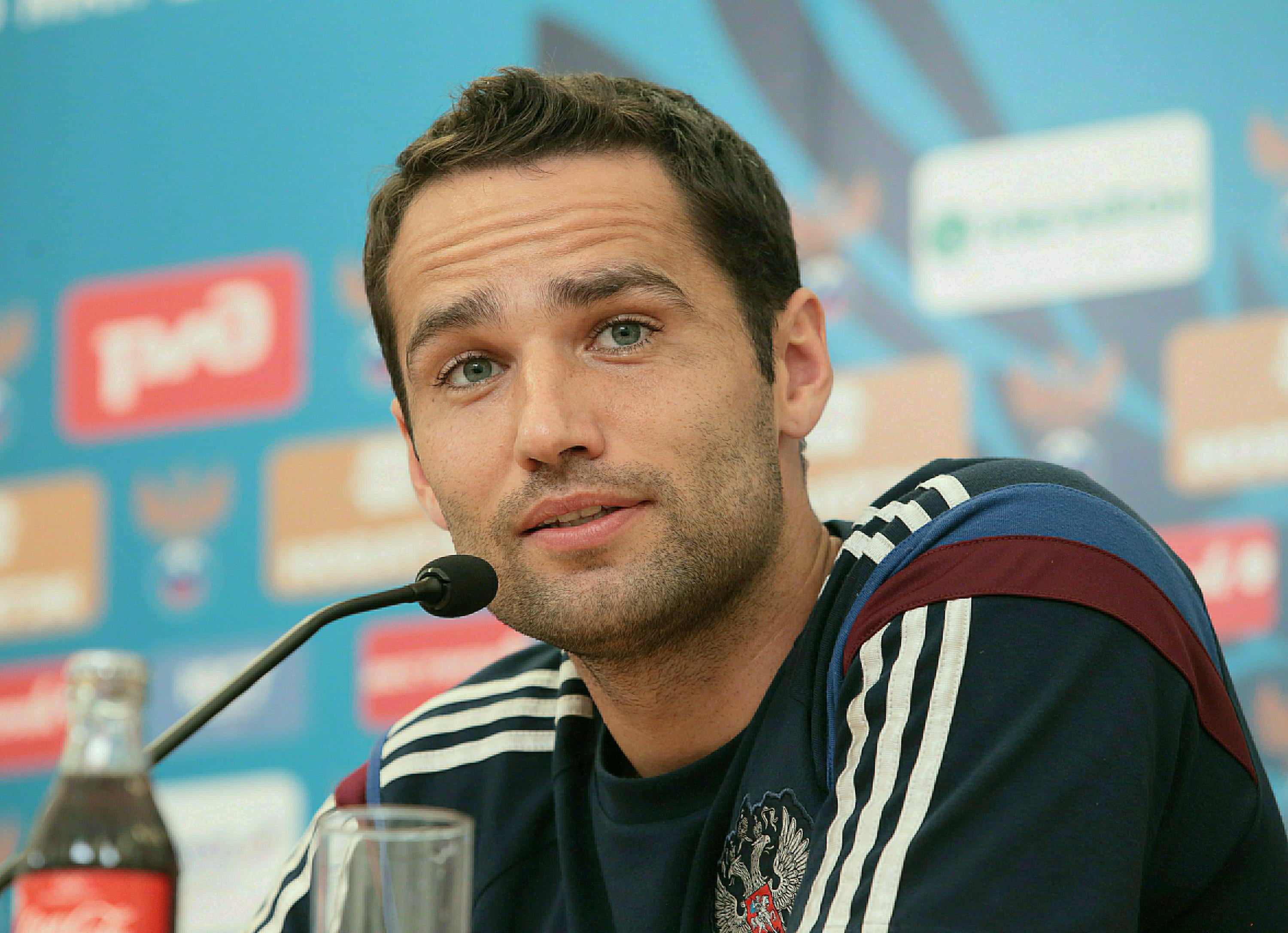 one Person, spartak, close-up, caucasian Ethnicity, portrait, black, sport, looking, cheerful, russia, uSA, people, shirt, roman shirokov, mid adult, music, HD Wallpaper