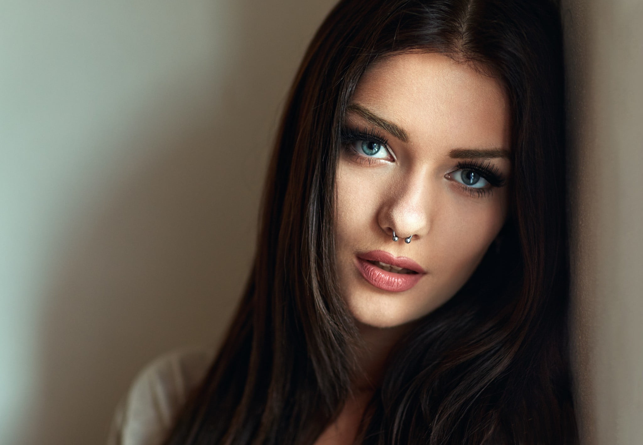 headshot, women, looking at camera, human face, brown hair, human body part, young adult, 1080P, Milan R, one person, hairstyle, beauty, human lips, adult, HD Wallpaper
