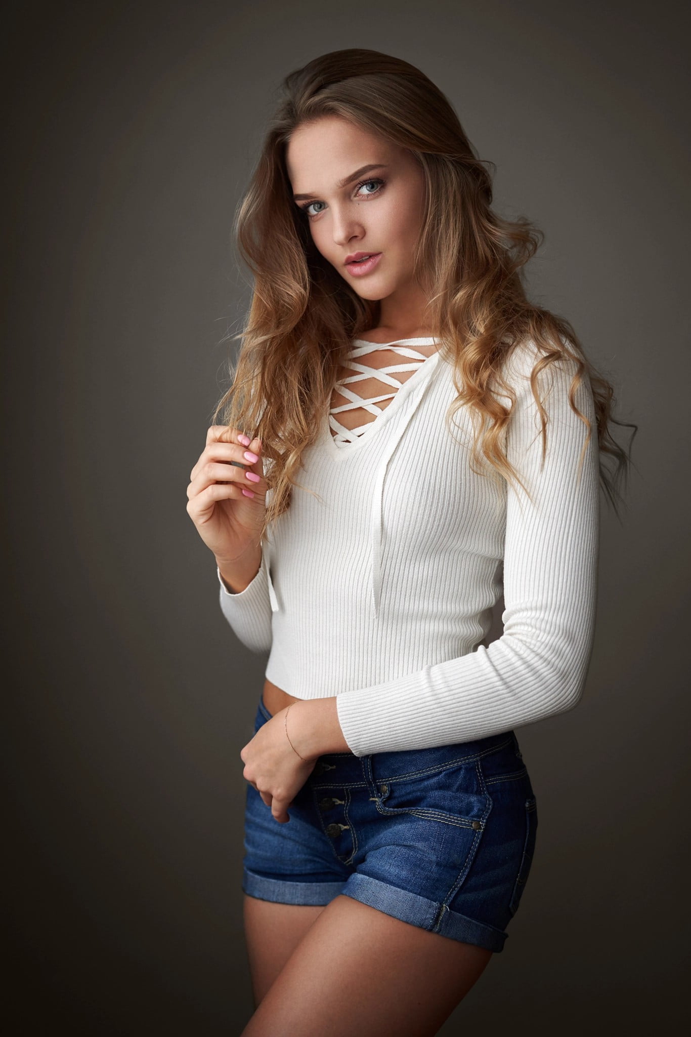 looking at viewer, Milan R, portrait display, women indoors, straight hair, blonde, 1080P, simple background, jean shorts, women, Phone HD Wallpaper