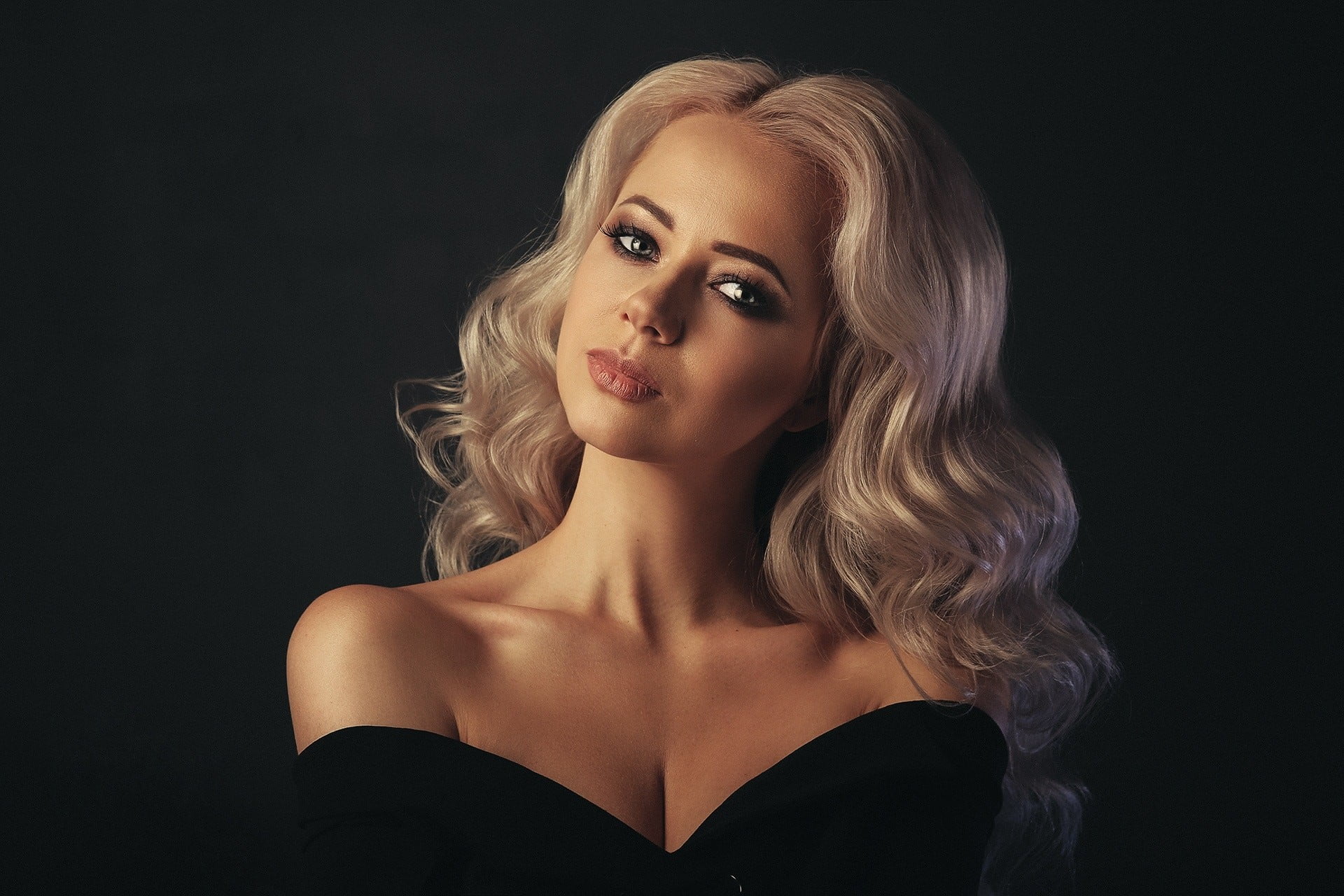 looking at camera, blond hair, fashion, 1080P, wavy hair, luxury, elegance, young adult, beauty, glamour, body part, hairstyle, women, portrait, modern, HD Wallpaper