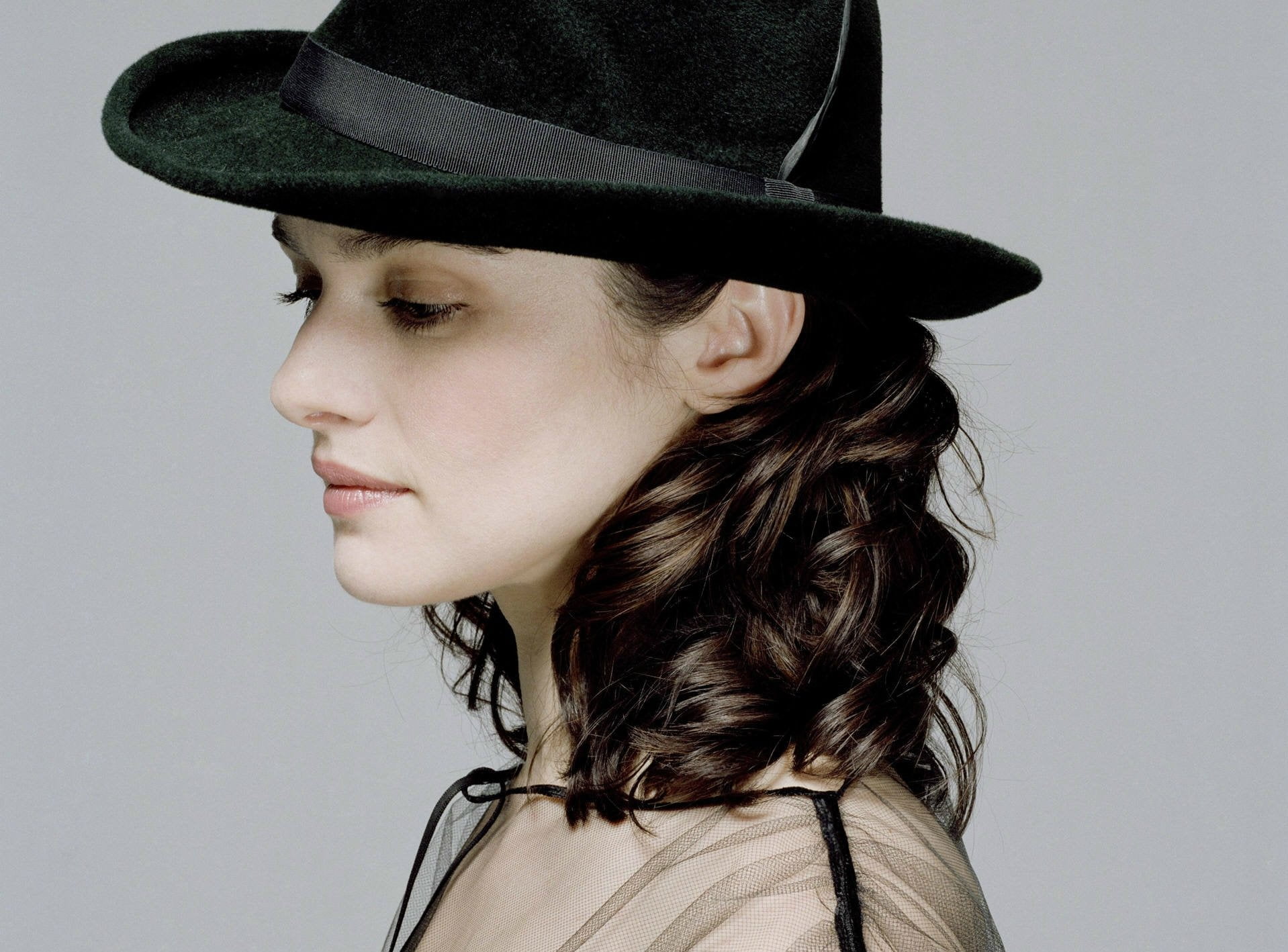 clothing, hair, looking, long hair, portrait, studio shot, Rachel Weisz, women, adult, hat, headshot, one person, Actresses, young adult, hairstyle, lifestyles, HD Wallpaper
