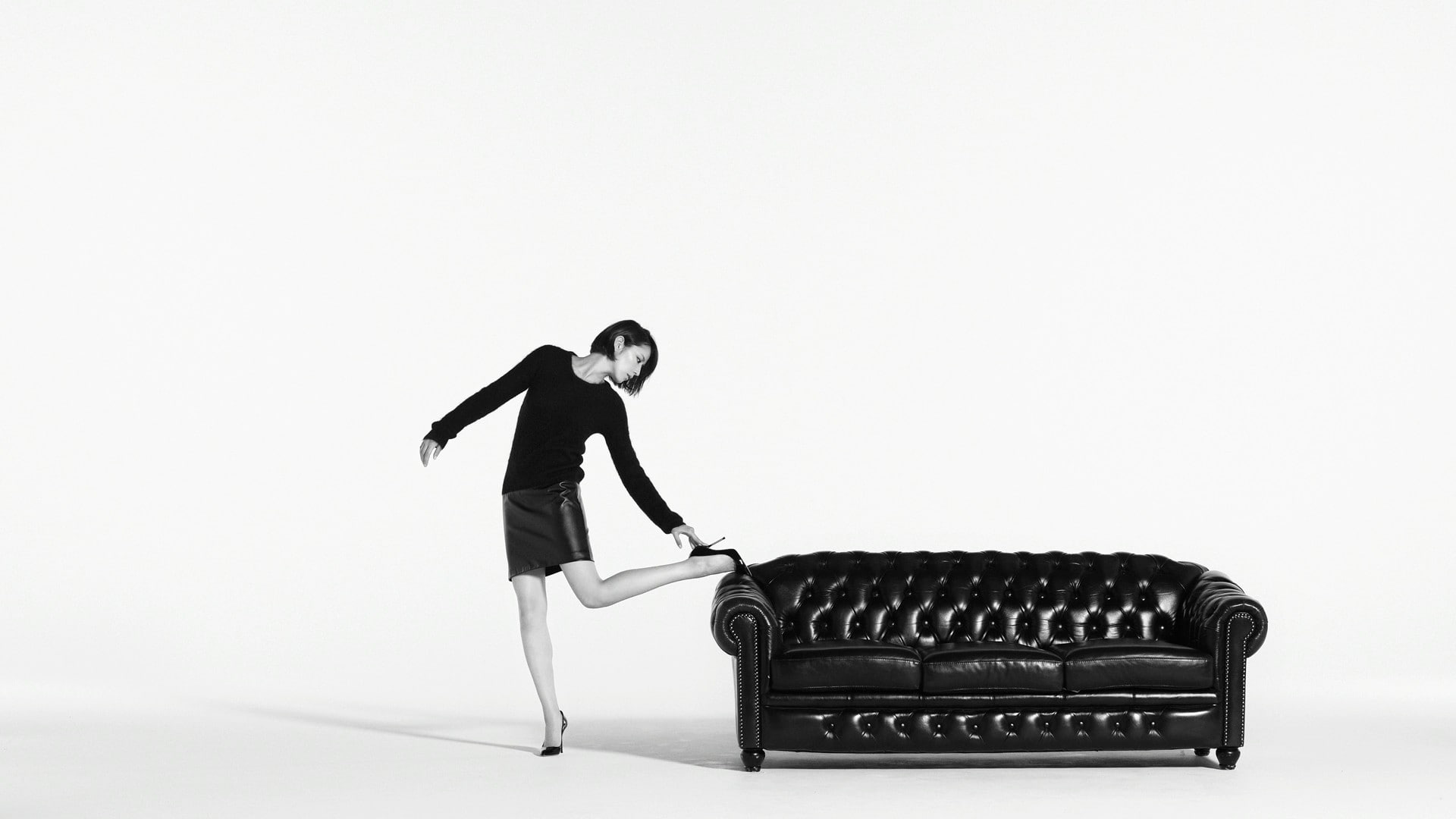 Masami Nagasawa, couch, women, 1080P, short hair, Asian, simple background, HD Wallpaper